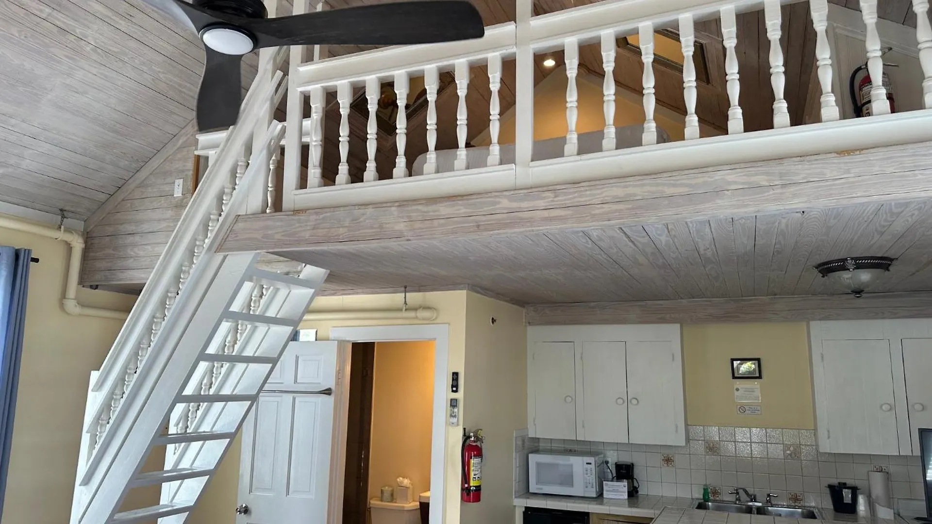 Douglas House 3*