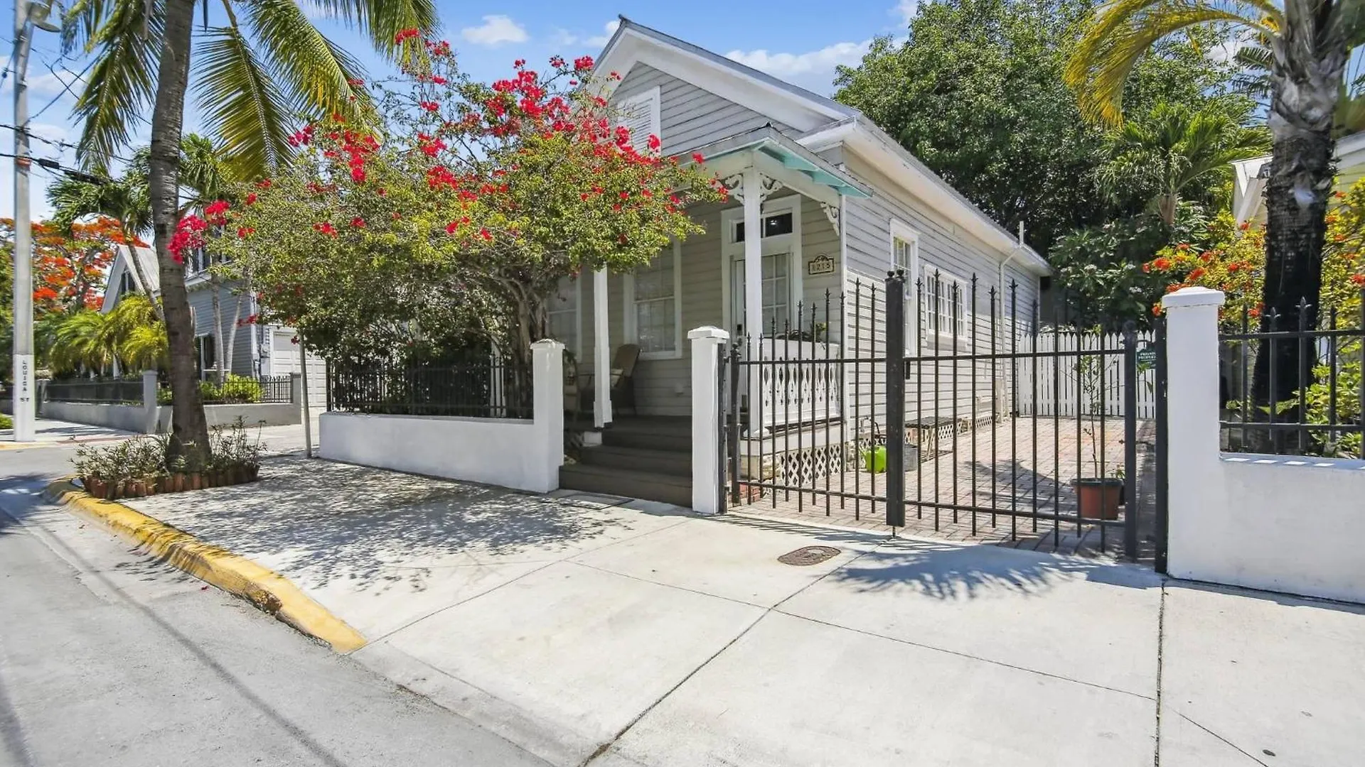 Spanish Lime By Avantstay Ideal Old Town Location Month Long Only Key West