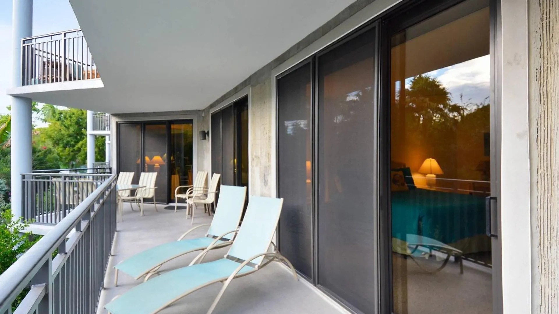 Atlantic Paradise By Avantstay Great Location W Balcony Outdoor Dining Shared Pool Hot Tub Holiday home Key West