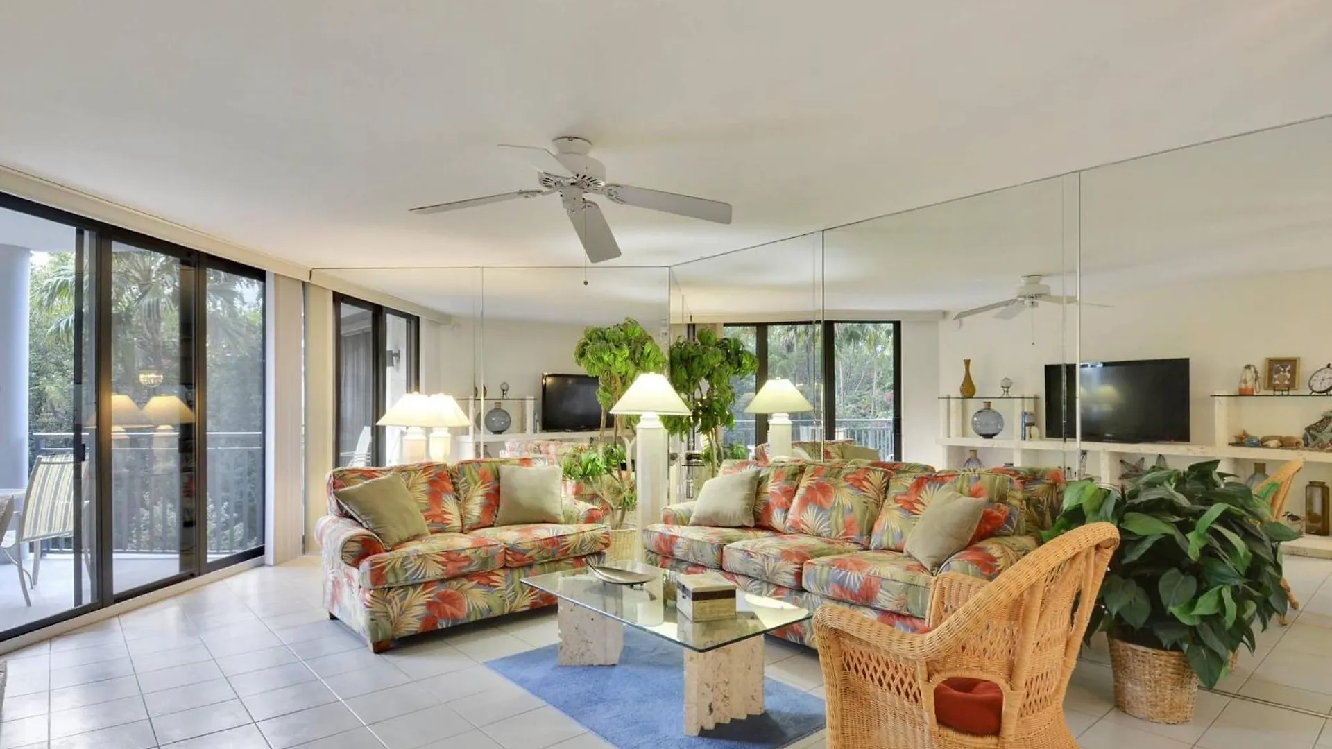 Atlantic Paradise By Avantstay Great Location W Balcony Outdoor Dining Shared Pool Hot Tub Key West