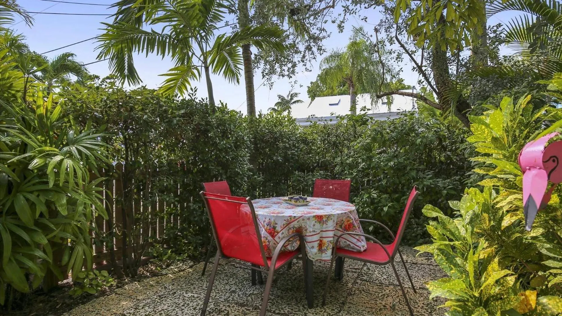 Holiday home Paradise Palms: Beachside Getaway With Outdoor Living