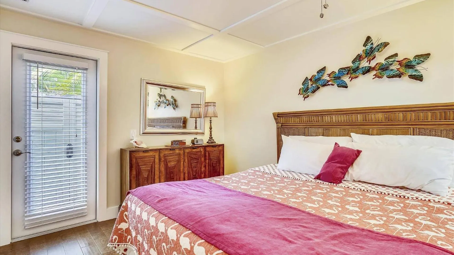 Paradise Palms: Beachside Getaway With Outdoor Living Holiday home *