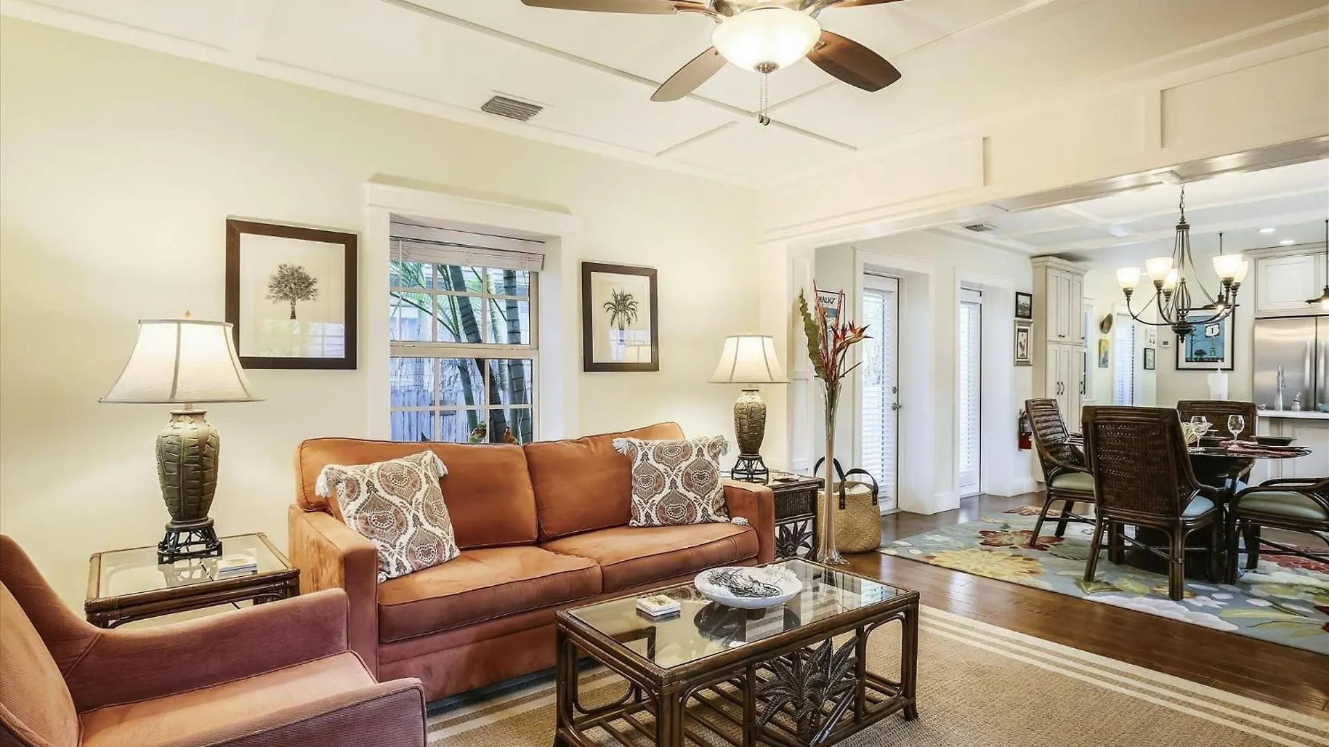 Paradise Palms: Beachside Getaway With Outdoor Living Holiday home