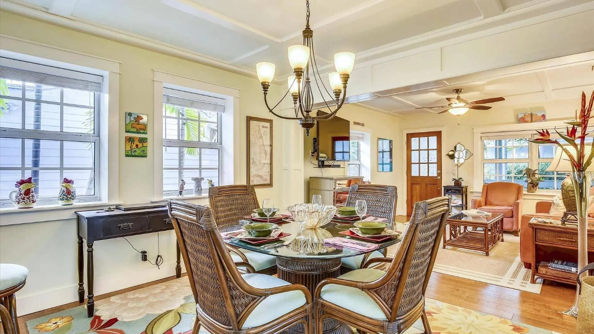 Holiday home Paradise Palms: Beachside Getaway With Outdoor Living