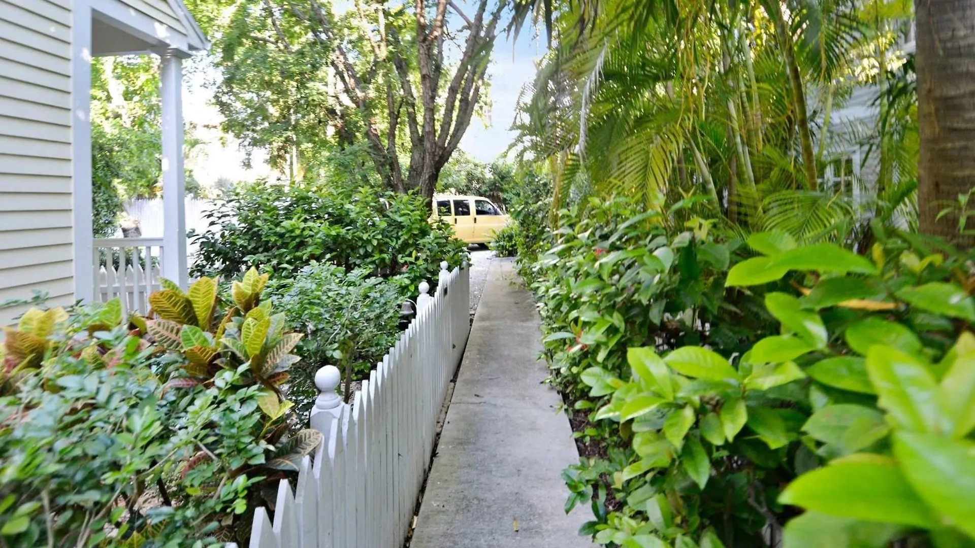 Artist Garden By Avantstay Great Location W Balcony Outdoor Dining Shared Pool Bbq Week Long *