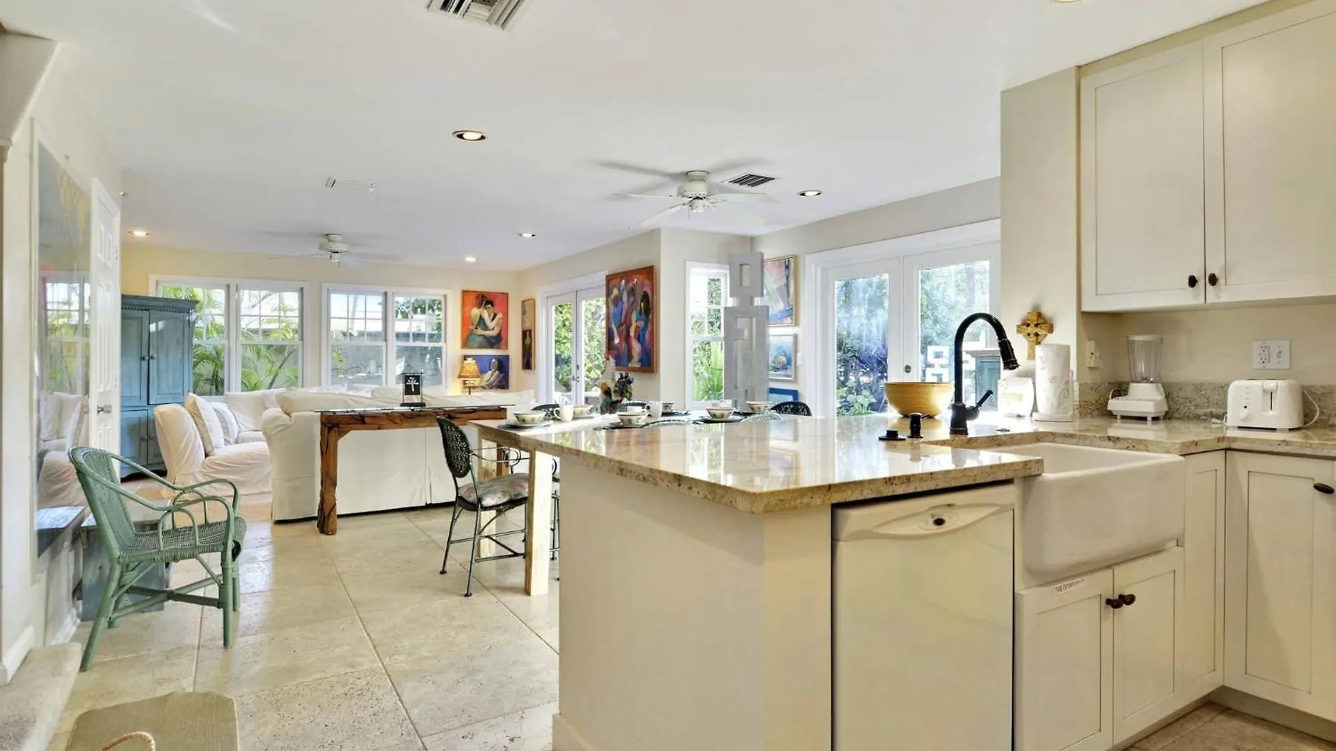 Artist Garden By Avantstay Great Location W Balcony Outdoor Dining Shared Pool Bbq Week Long 度假居