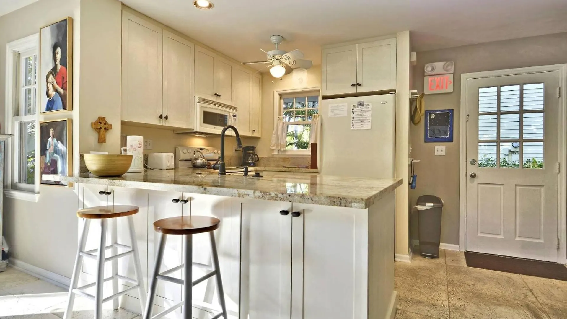 Artist Garden By Avantstay Great Location W Balcony Outdoor Dining Shared Pool Bbq Week Long *