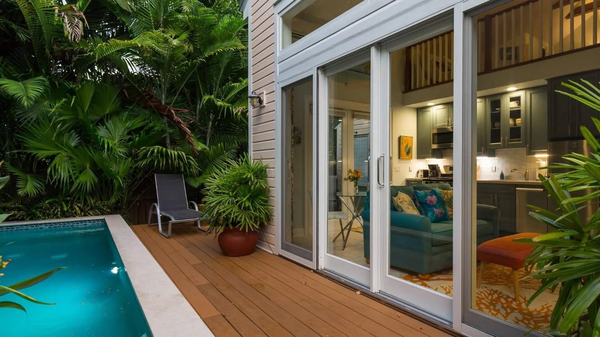Serenity By Avantstay In Old Town W Shared Pool Month Long Only Holiday home Key West