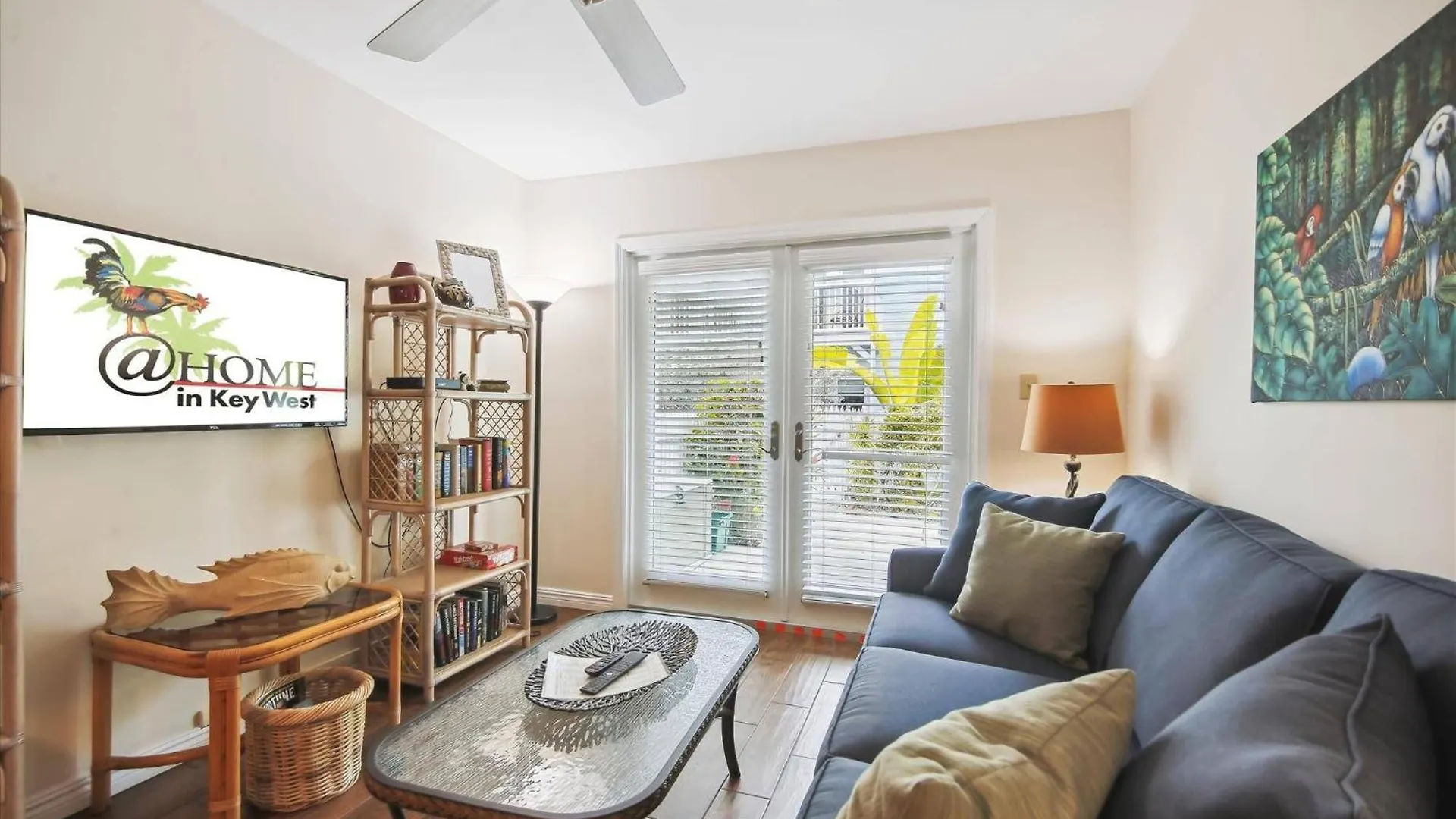 Charming: Poolside Retreat Near Zachary Taylor Key West