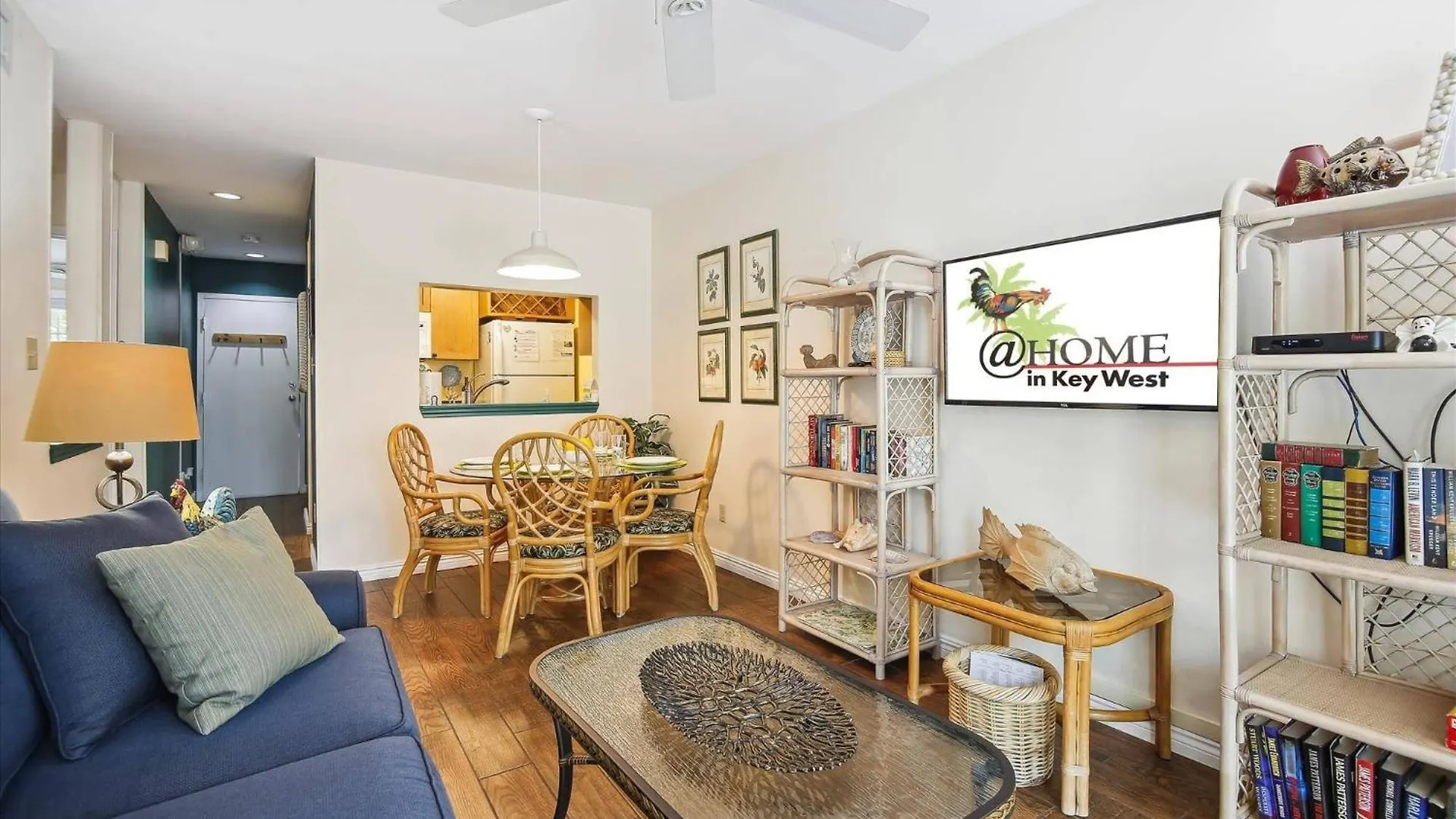 Charming: Poolside Retreat Near Zachary Taylor