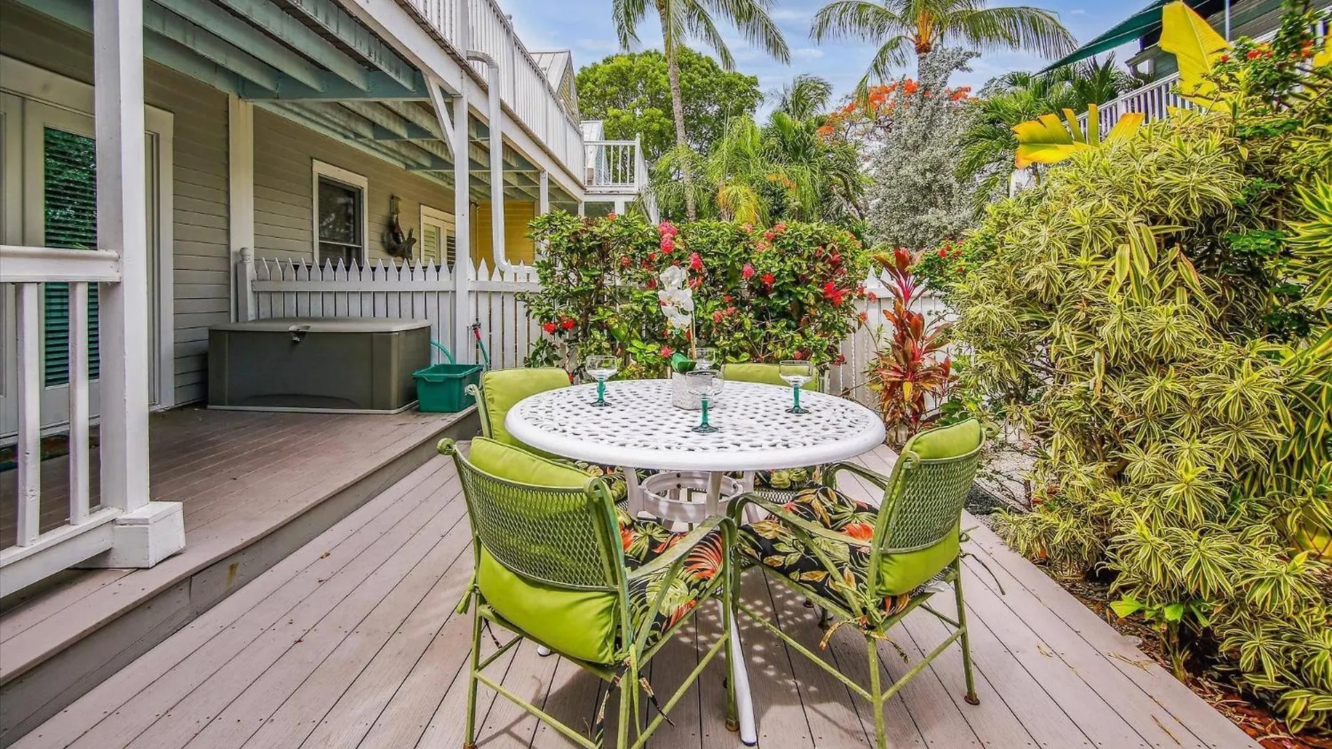 Charming: Poolside Retreat Near Zachary Taylor Holiday home Key West
