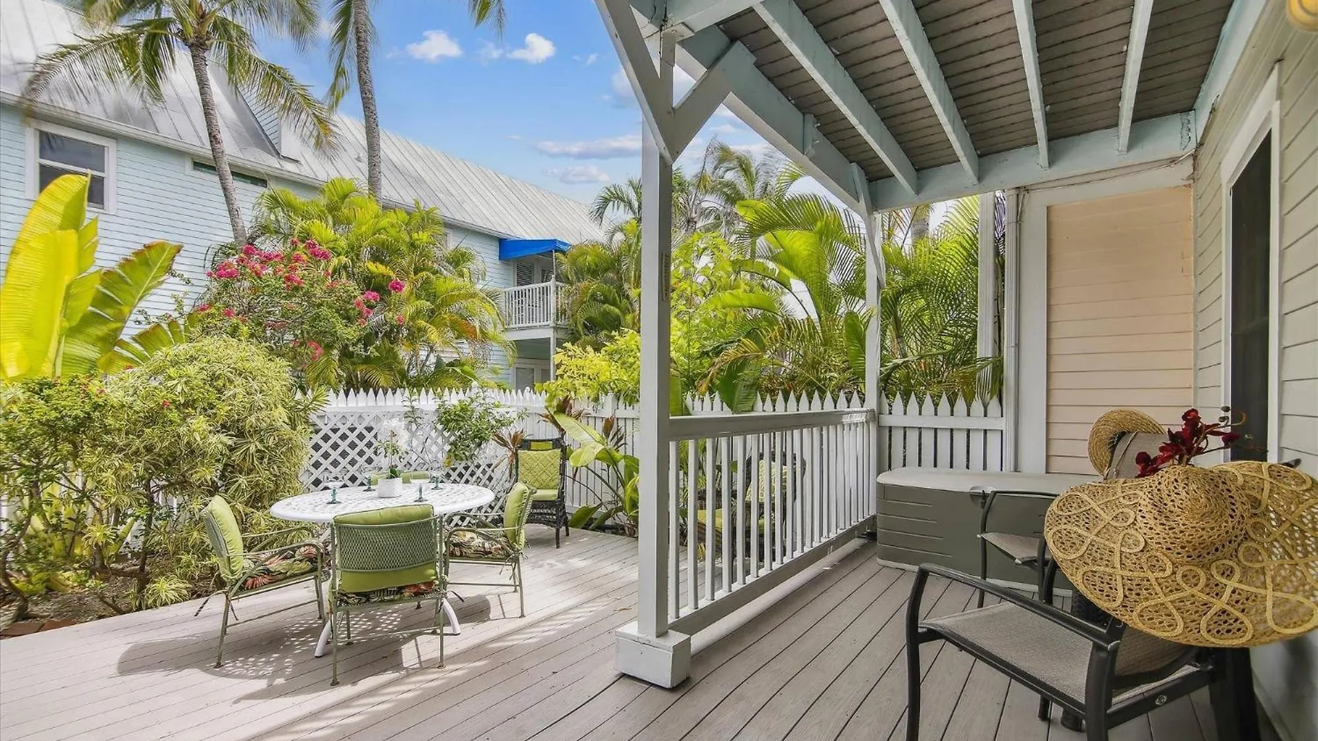 Charming: Poolside Retreat Near Zachary Taylor *