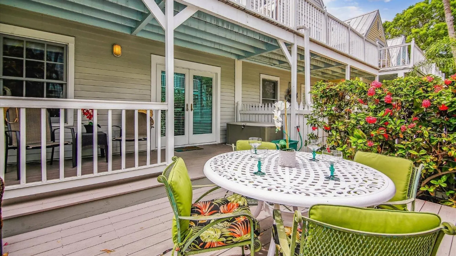 Charming: Poolside Retreat Near Zachary Taylor * Key West
