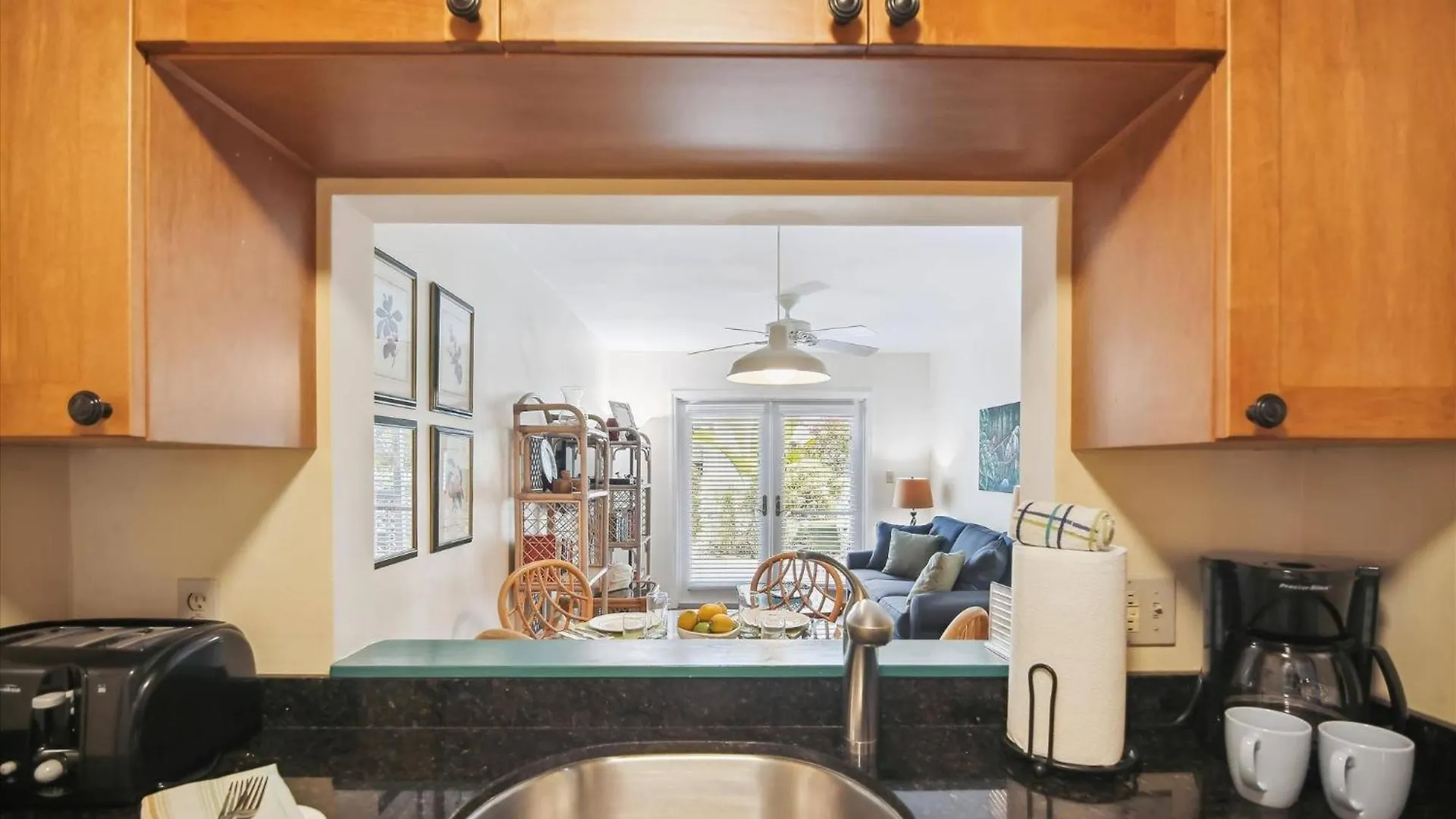 Charming: Poolside Retreat Near Zachary Taylor * Key West