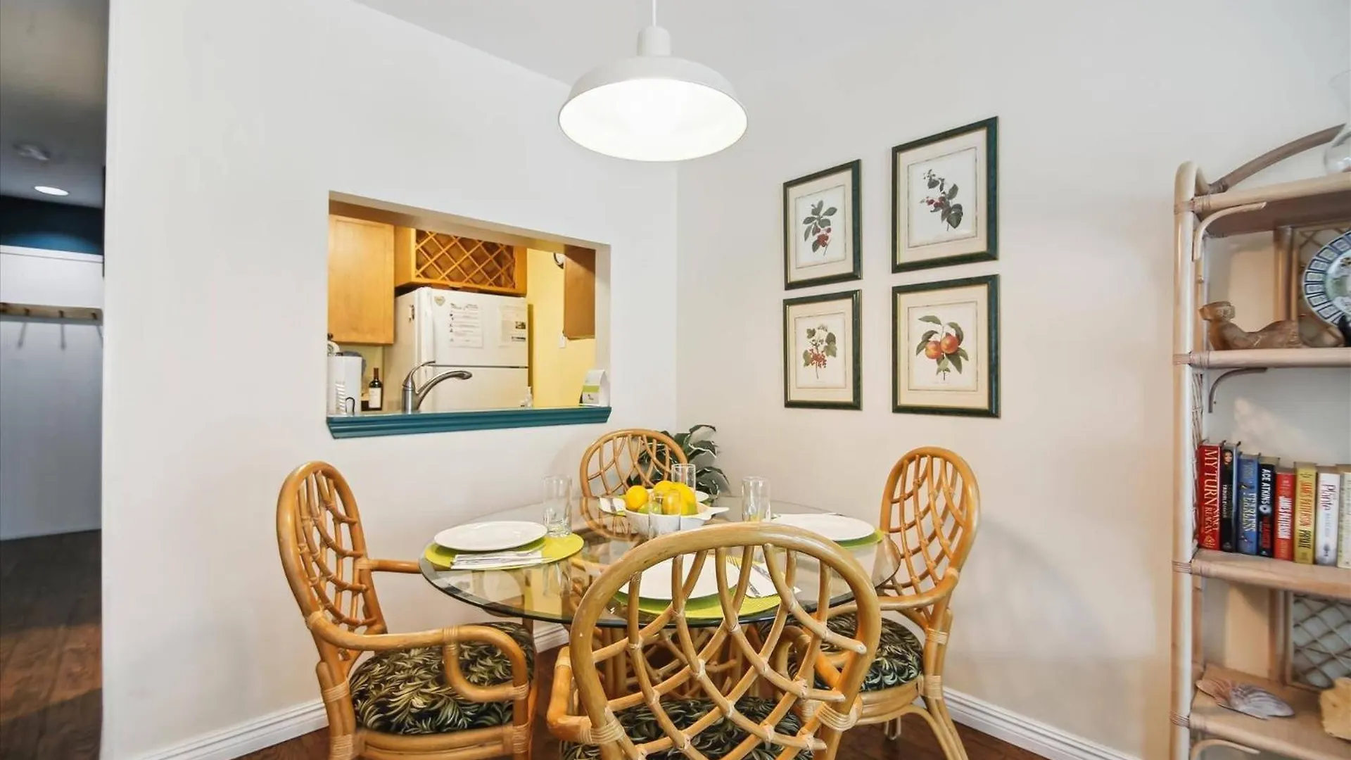 Charming: Poolside Retreat Near Zachary Taylor Holiday home *