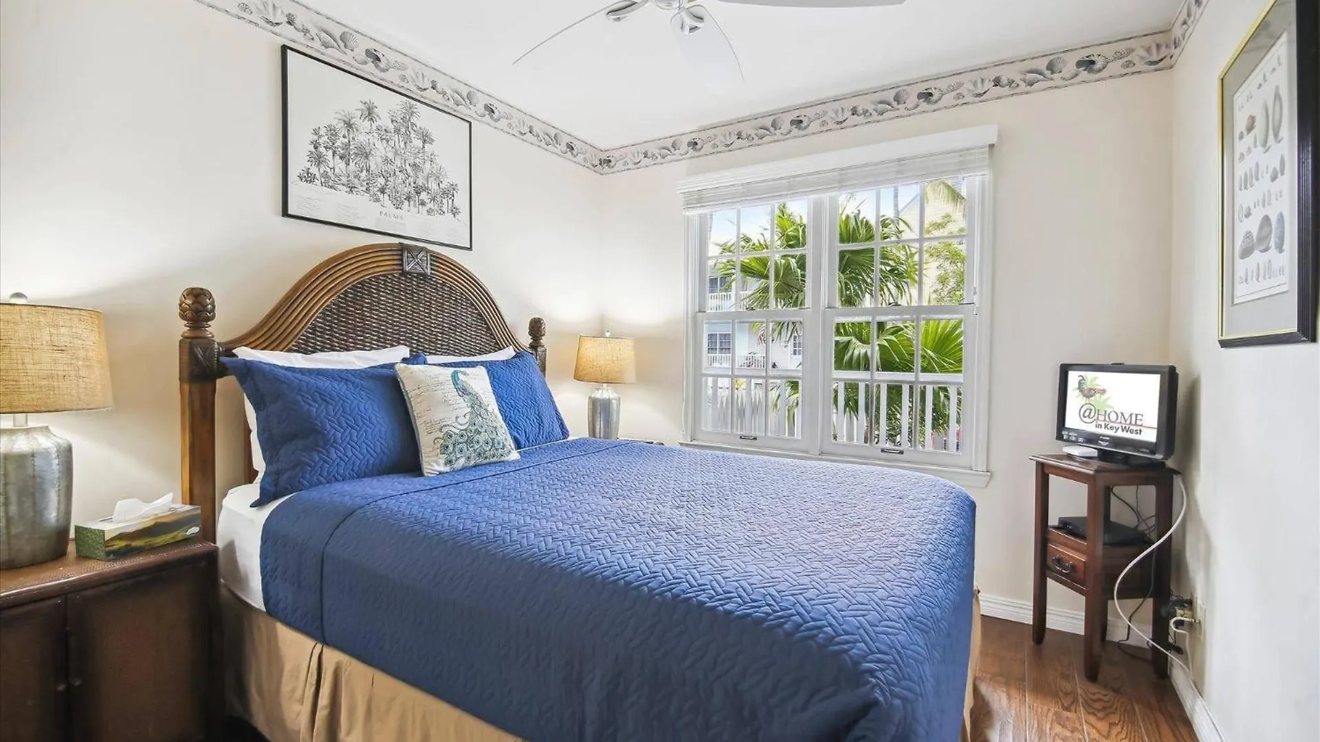 Charming: Poolside Retreat Near Zachary Taylor Key West