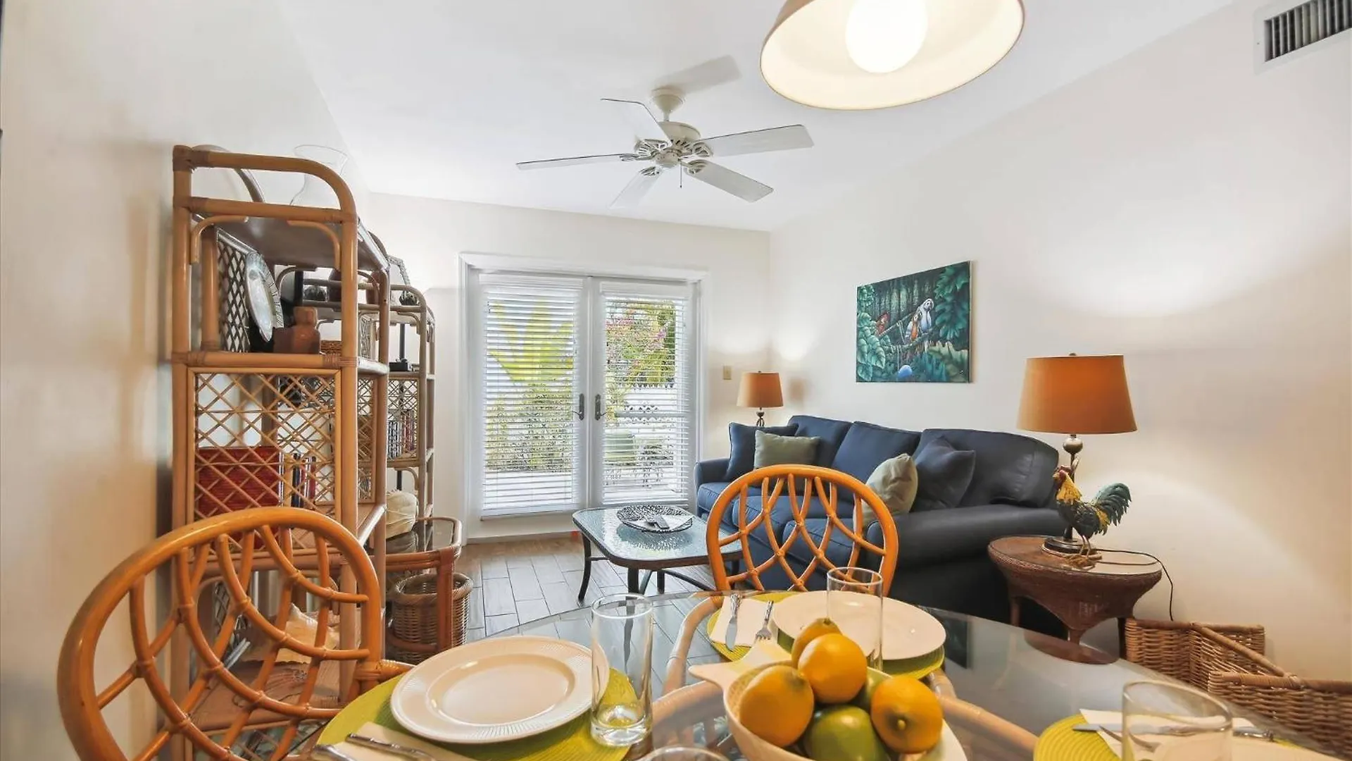 Charming: Poolside Retreat Near Zachary Taylor