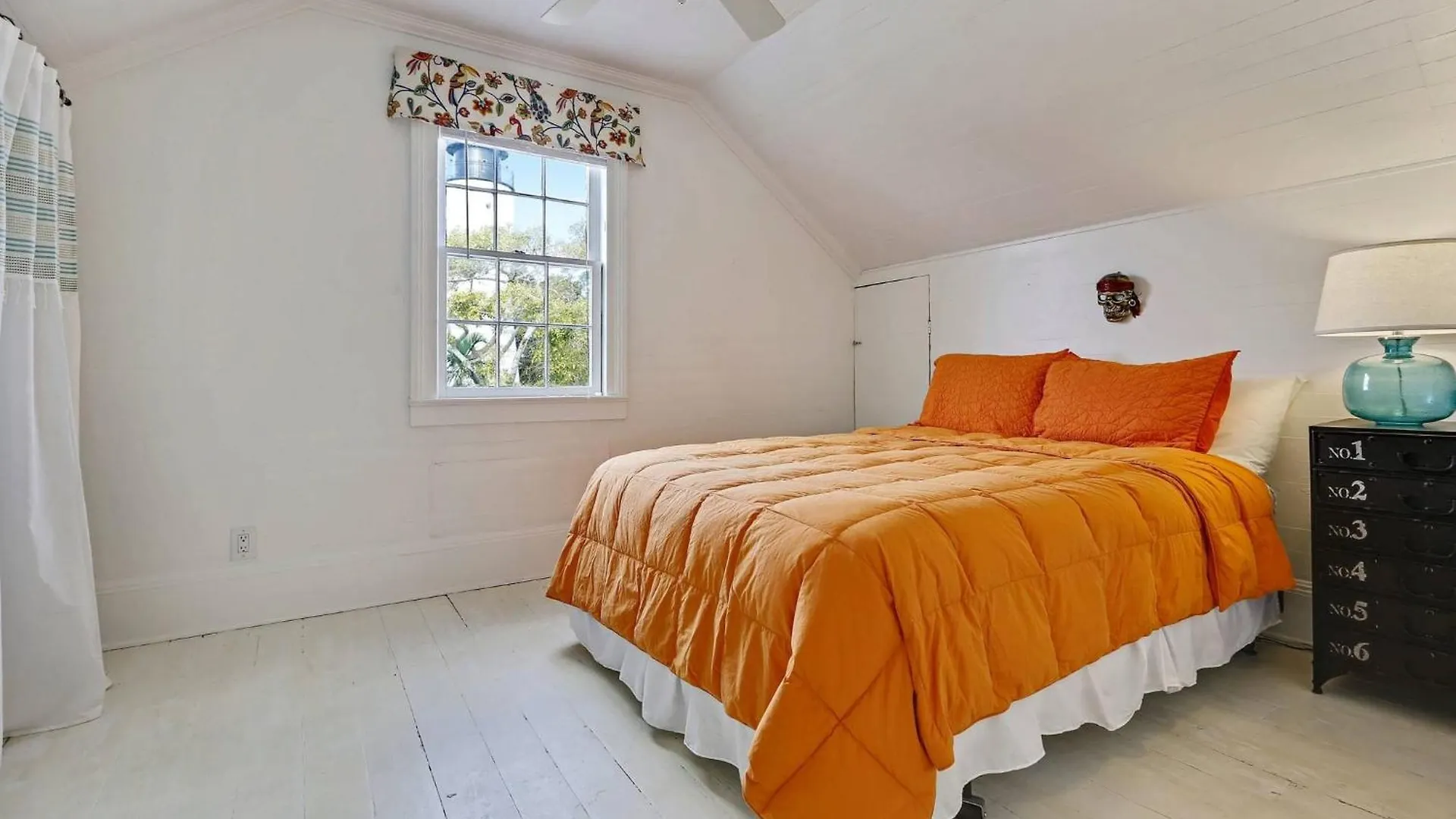 Lighthouse By Avantstay Walk To Southernmost Point W Private Pool Patio Month Long Holiday home