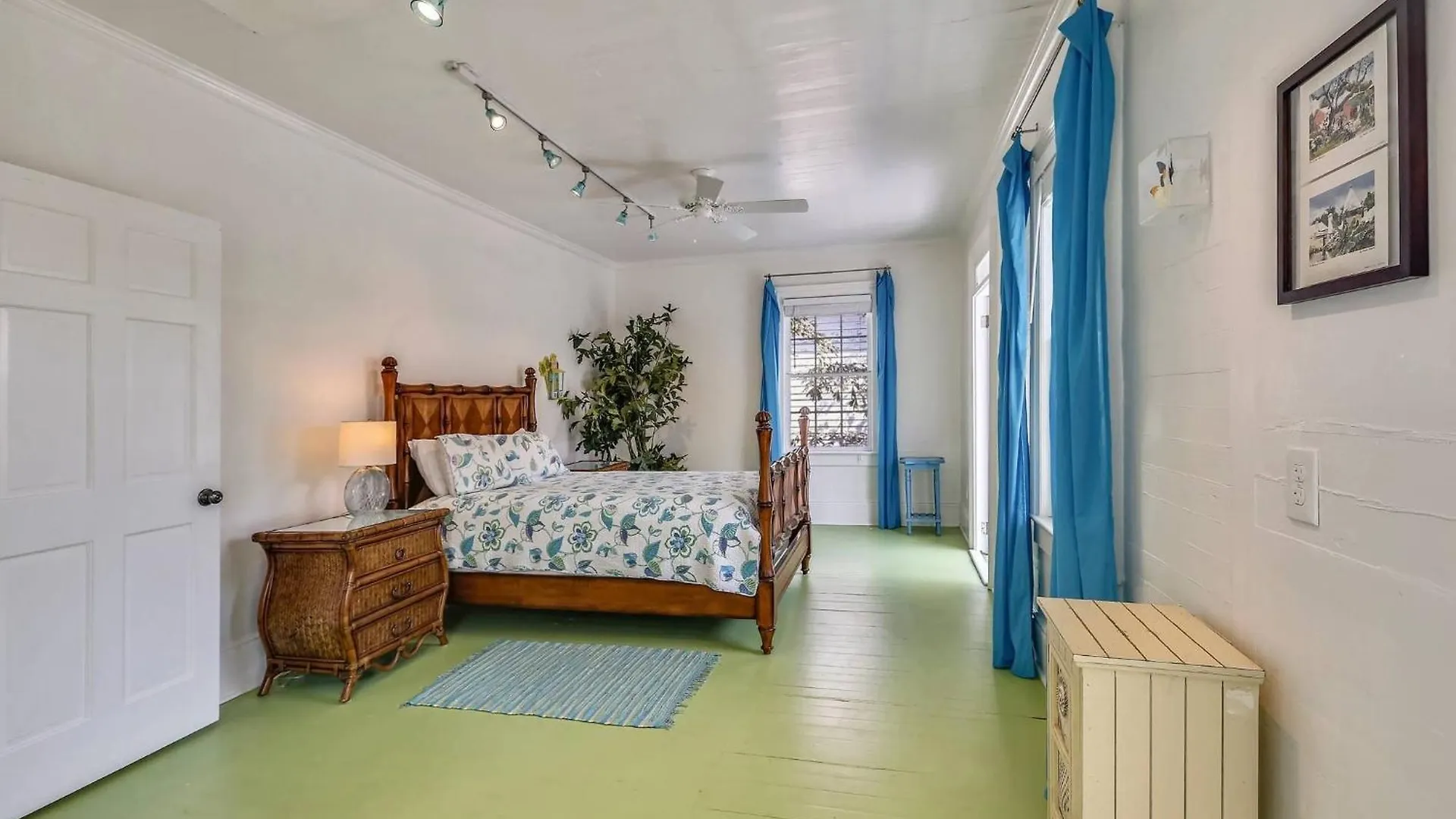 Holiday home Lighthouse By Avantstay Walk To Southernmost Point W Private Pool Patio Month Long Key West