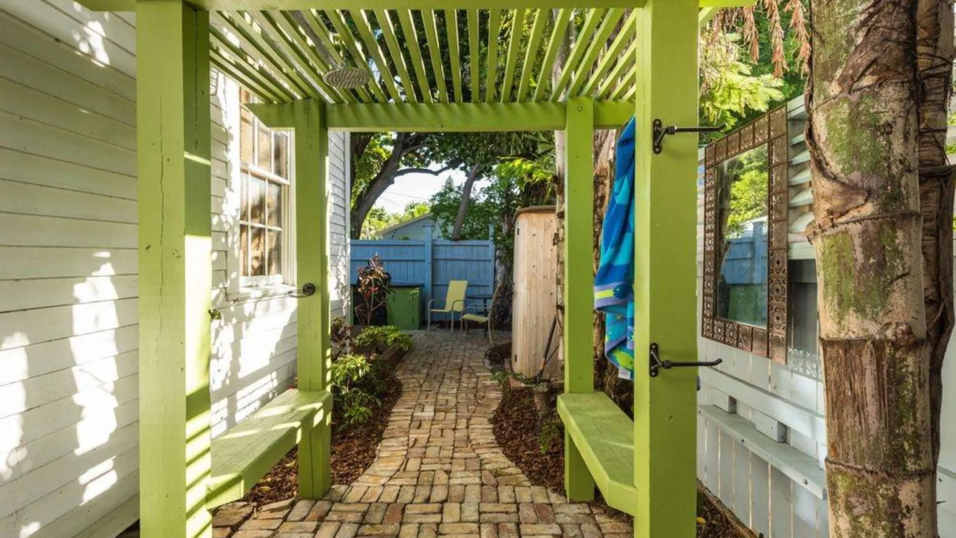 Lighthouse By Avantstay Walk To Southernmost Point W Private Pool Patio Month Long Holiday home Key West