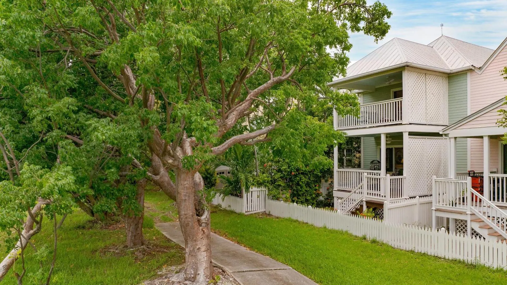 Keys To Paradise By Avantstay Balcony Pool Golf Holiday home Key West