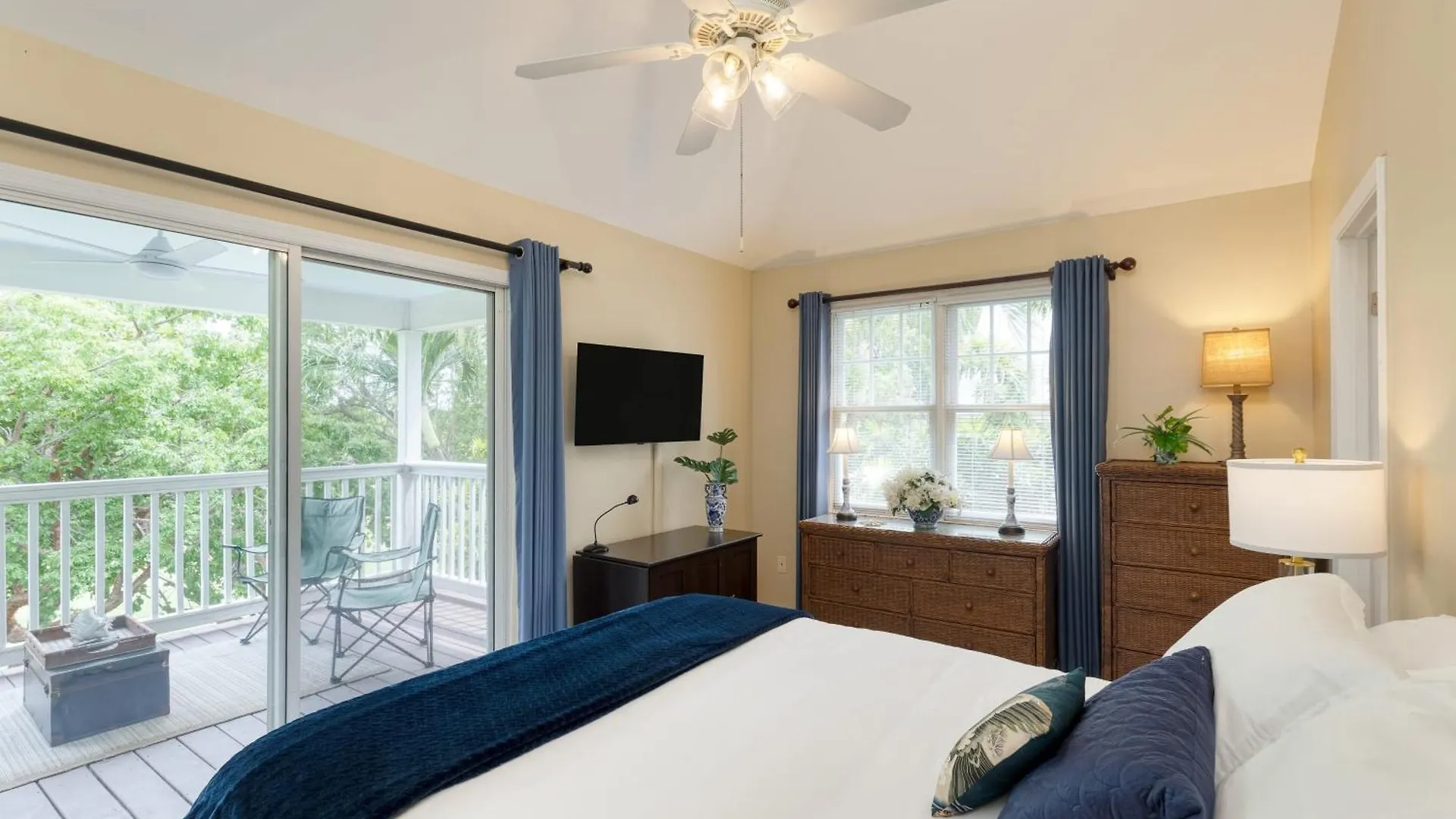 Keys To Paradise By Avantstay Balcony Pool Golf Holiday home Key West