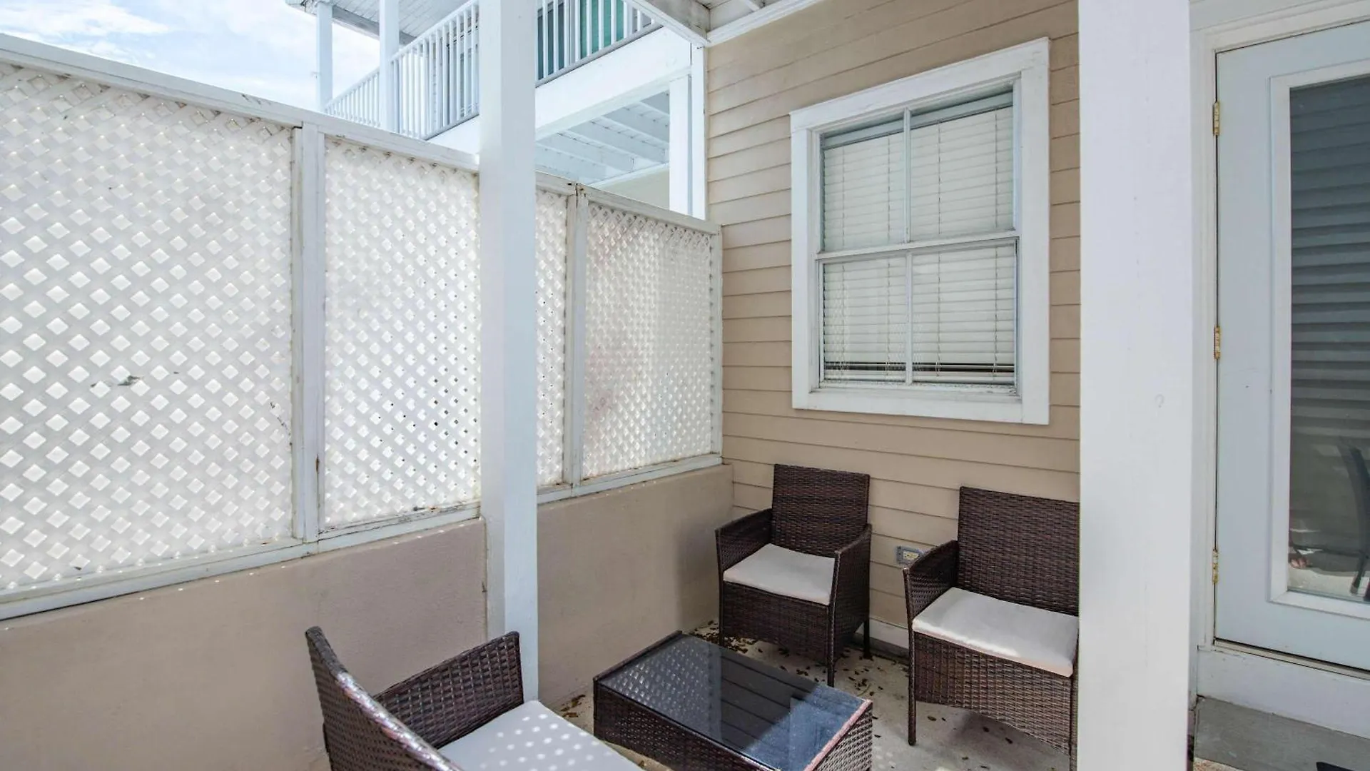 Sea Esta - Duval Square Apartment *