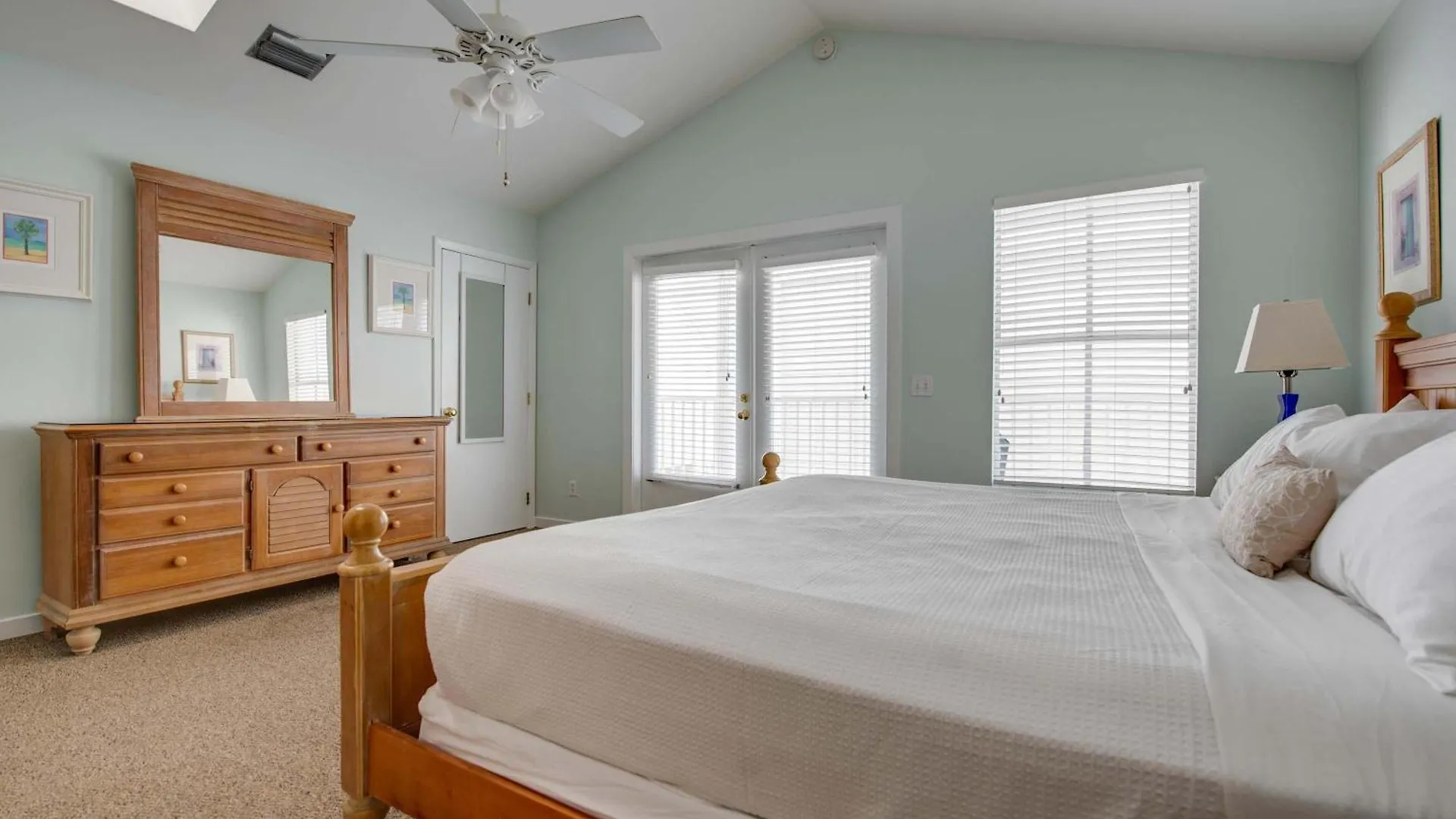 Sea Esta - Duval Square Apartment *