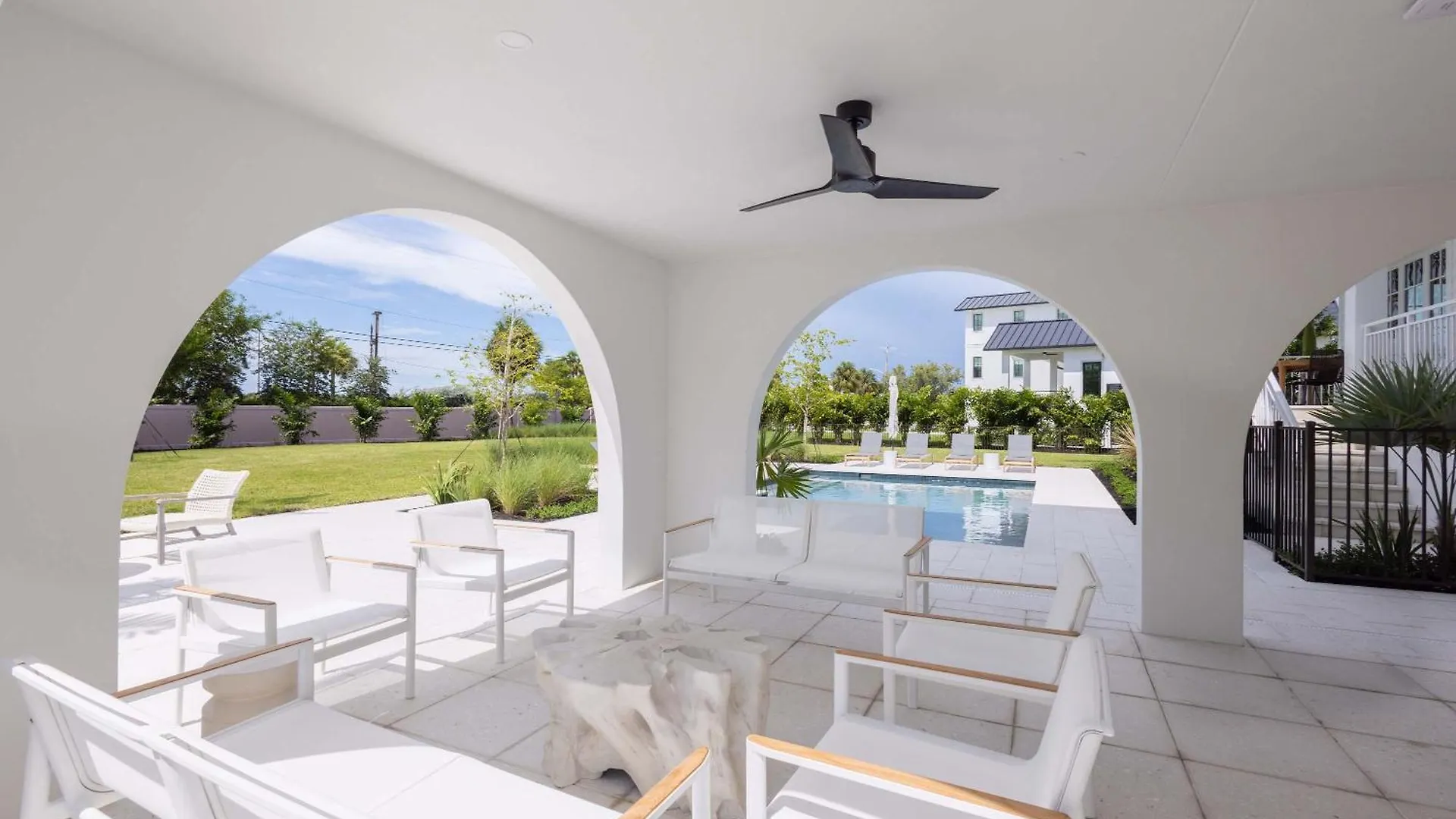 Brand New & Private Pool - Palmgale House *