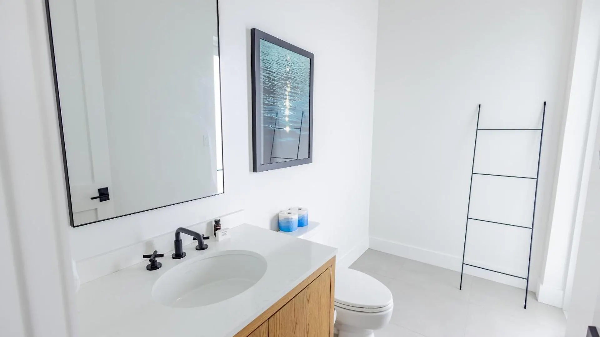 Brand New & Private Pool - Palmgale House *
