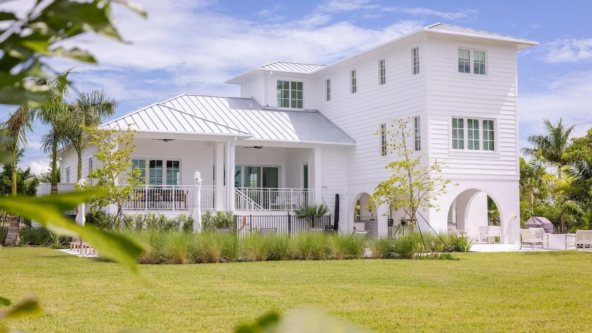 Brand New & Private Pool - Palmgale House Holiday home