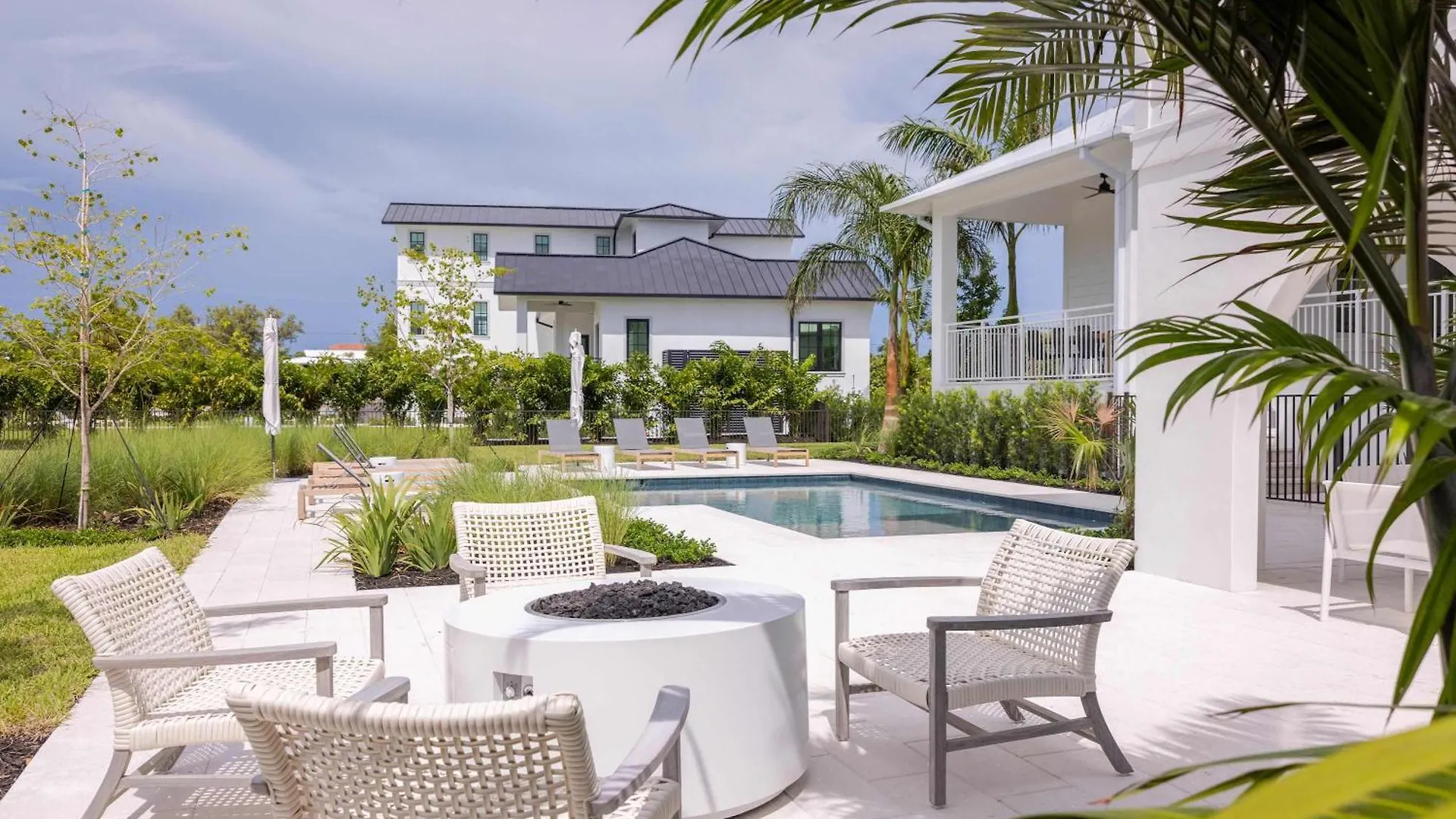 Holiday home Brand New & Private Pool - Palmgale House