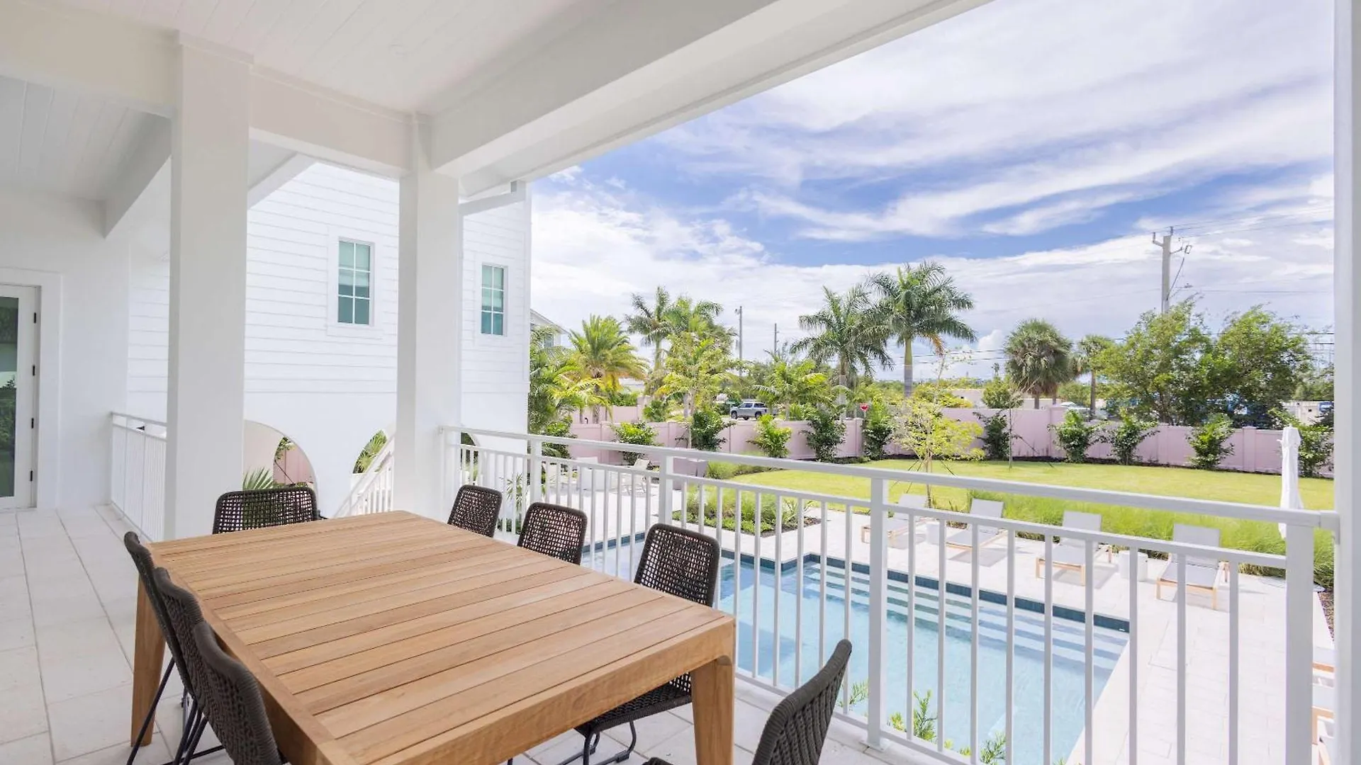 Brand New & Private Pool - Palmgale House Holiday home