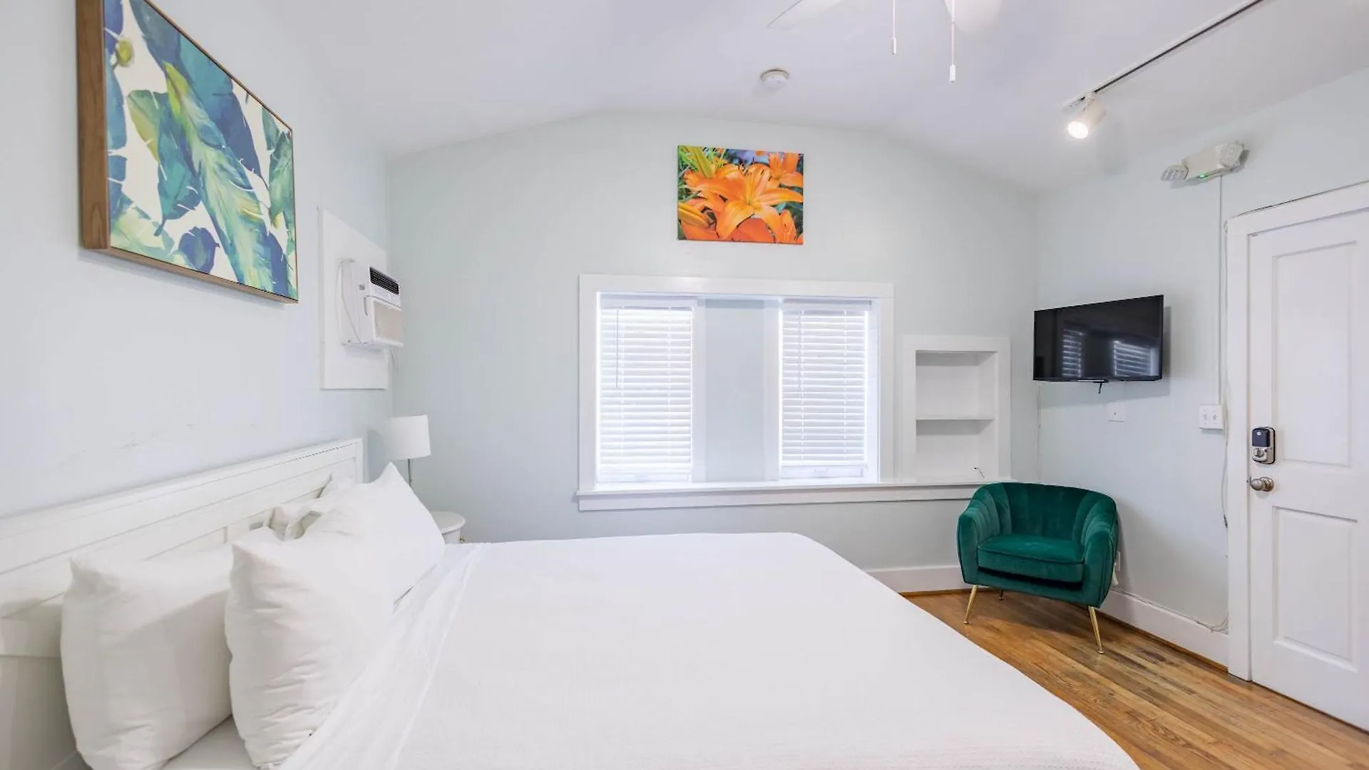 Honey Bun Hideaway Inn *