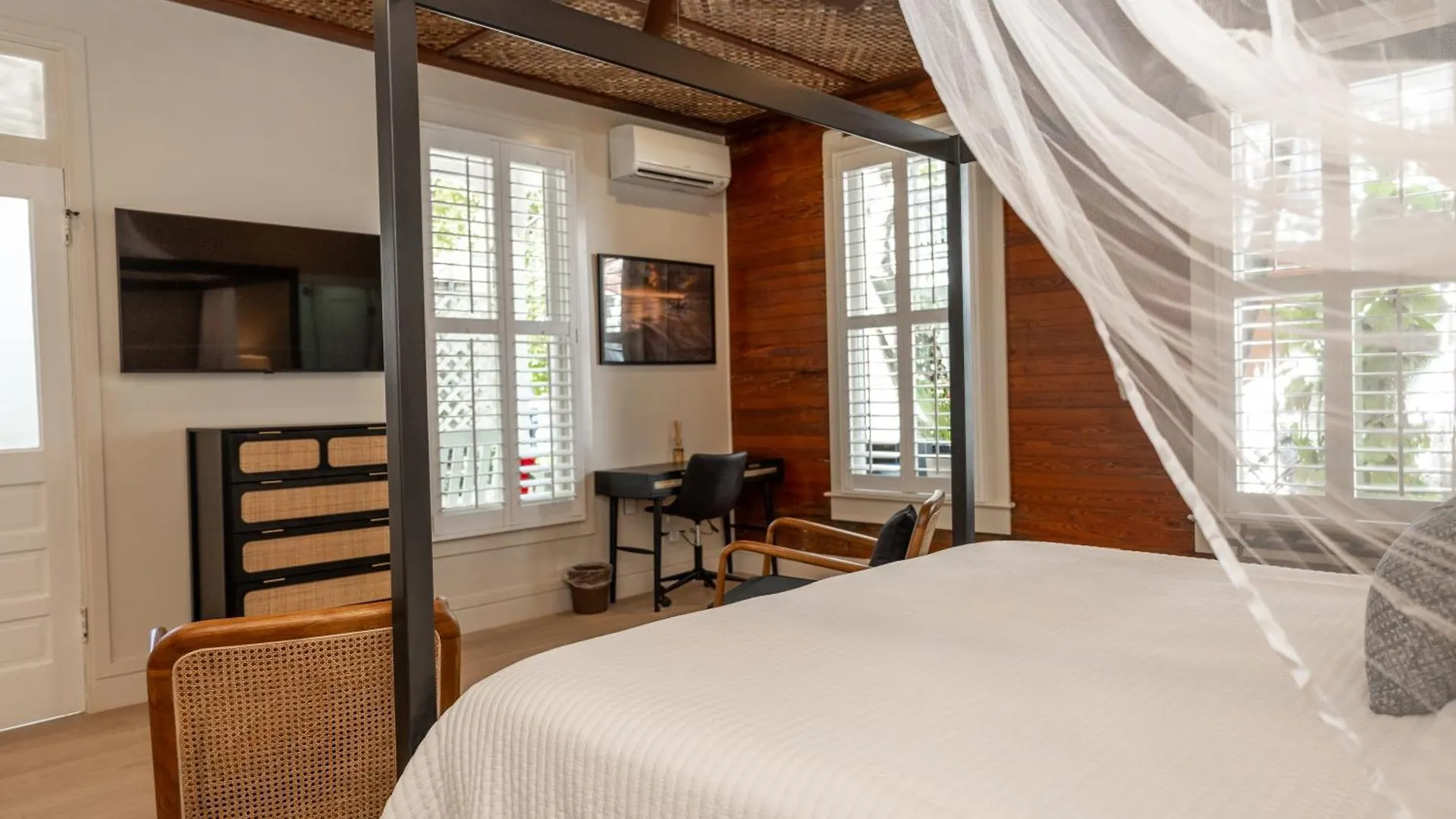 The Hotel 3*