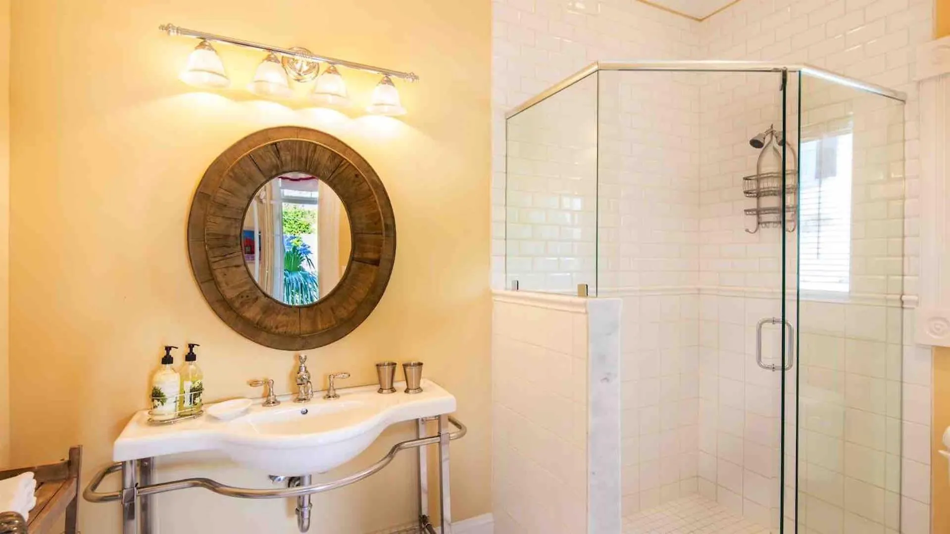 The Admirals Estate By Last Key Realty