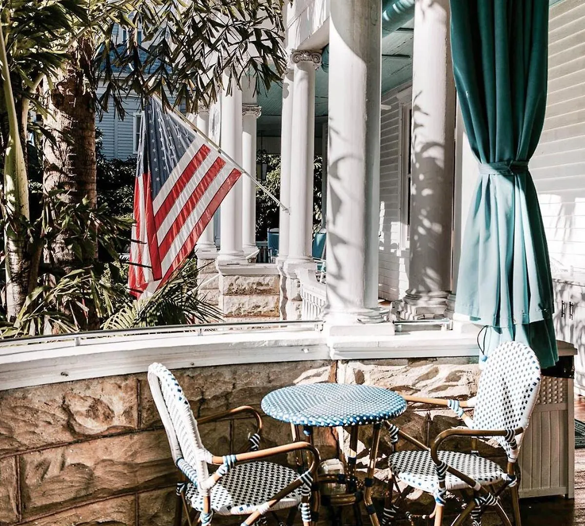 Deluxe Queen At The Curry Mansion - Parking & Heated Pool! * Key West