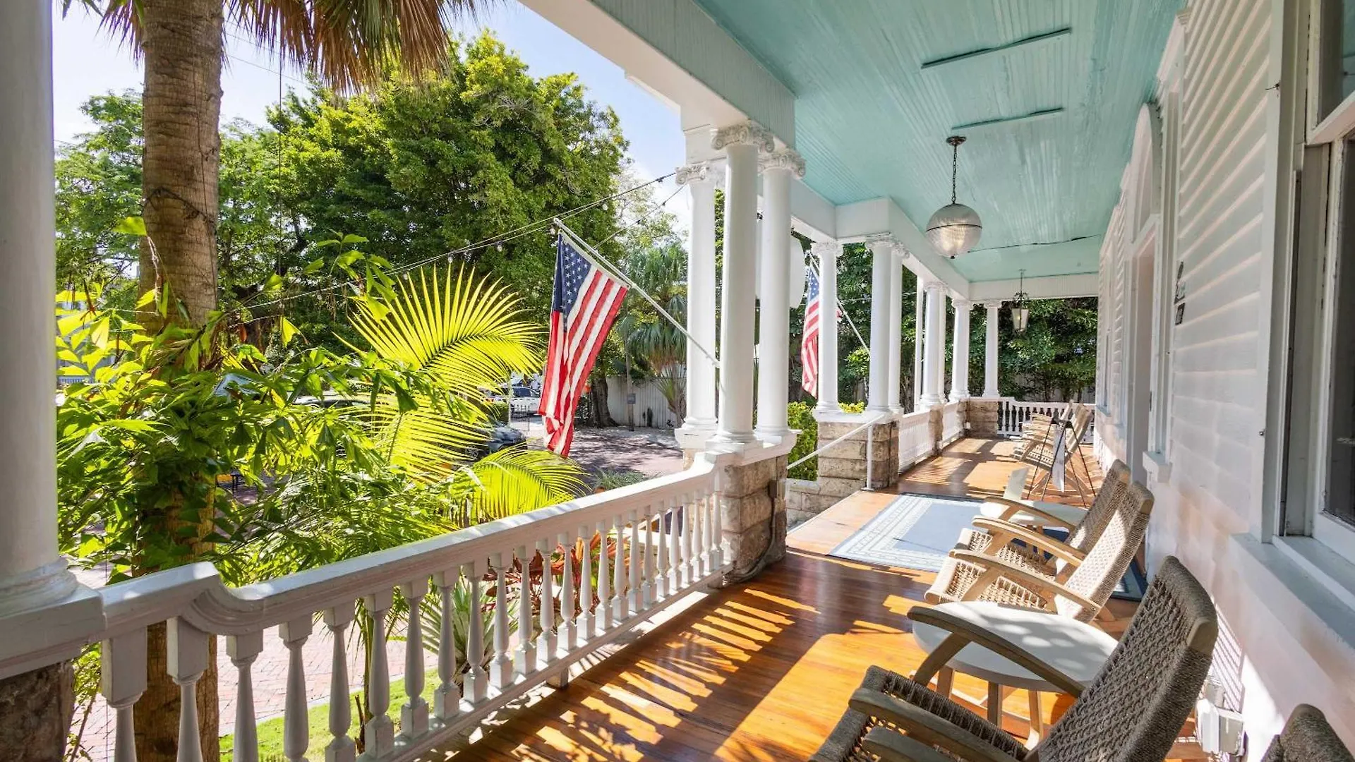 Deluxe Queen At The Curry Mansion - Parking & Heated Pool! * Key West