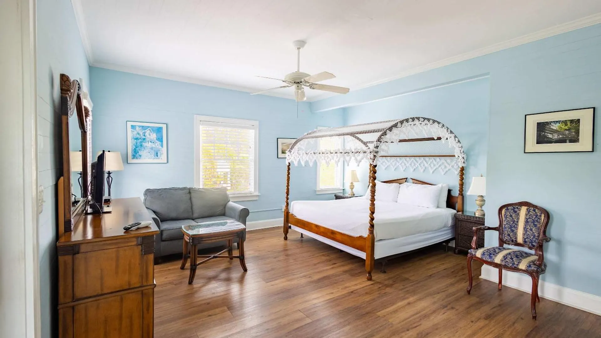 Inn Deluxe King With Balcony - At House With Parking! *
