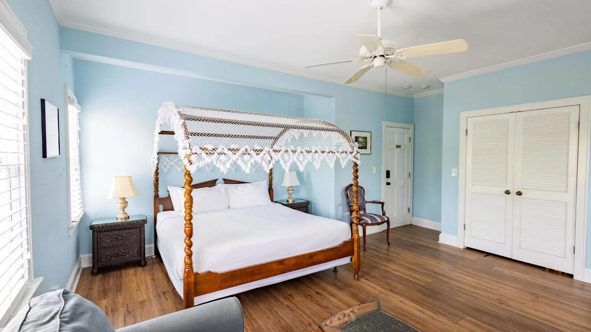 Deluxe King With Balcony - At House With Parking! Key West