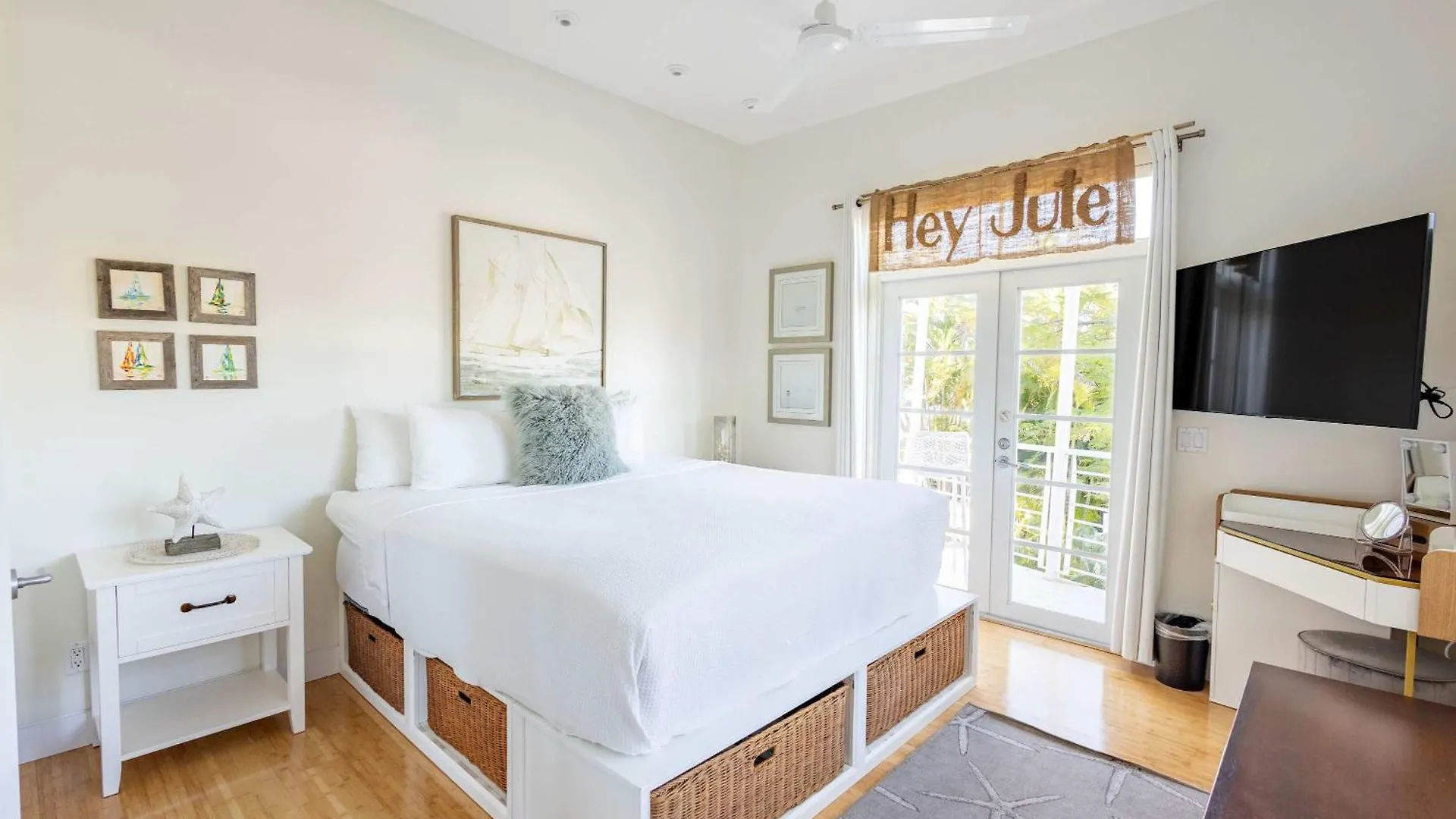 New Hidden Oasis- Waterfall Pool Close To Holiday home Key West