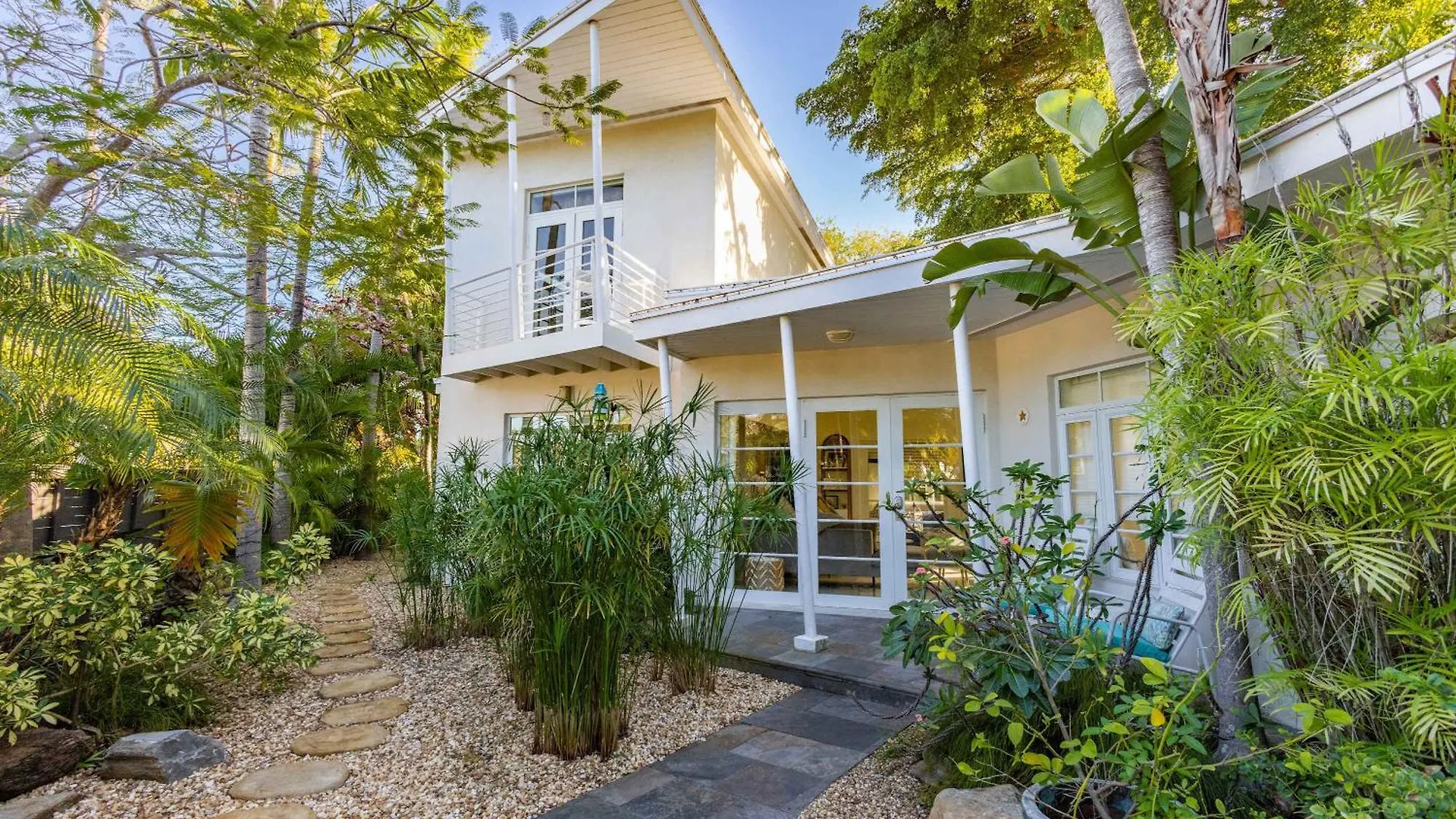 New Hidden Oasis- Waterfall Pool Close To Holiday home