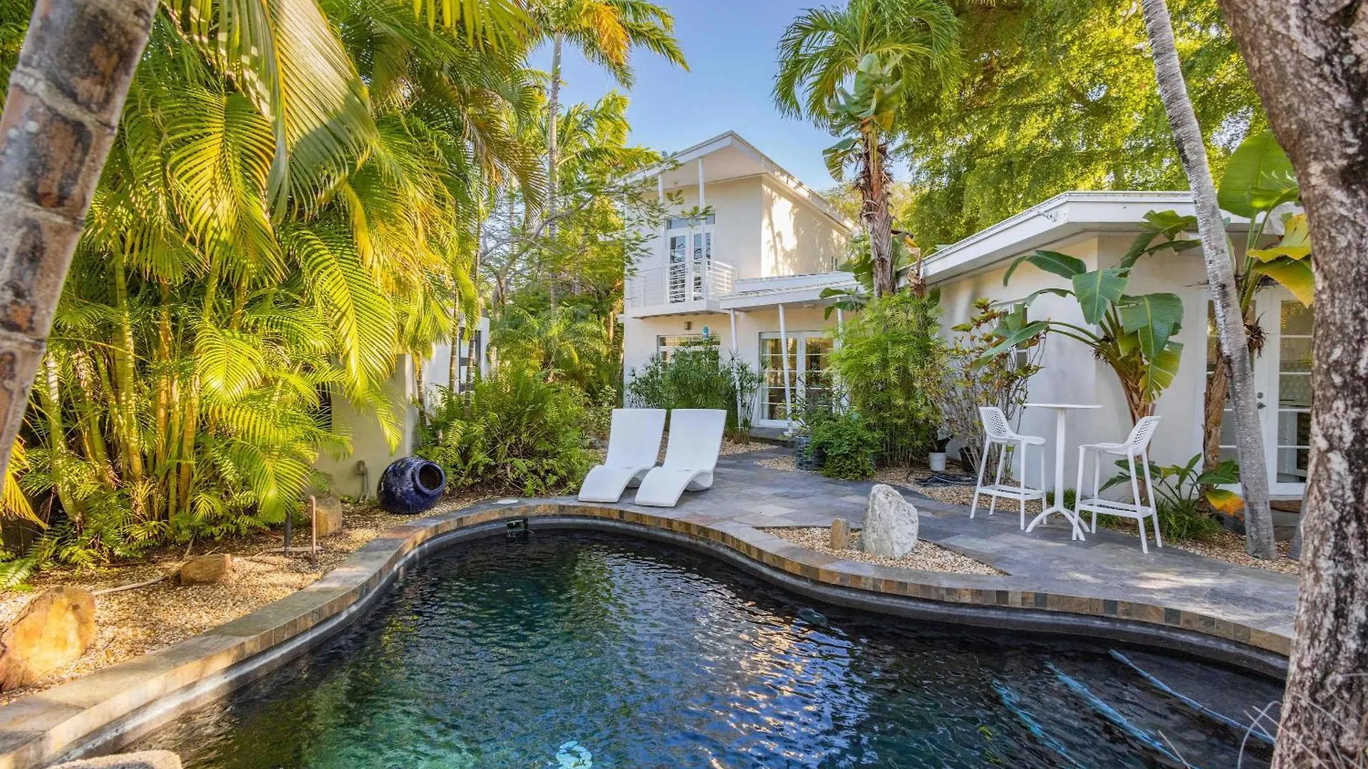Holiday home New Hidden Oasis- Waterfall Pool Close To