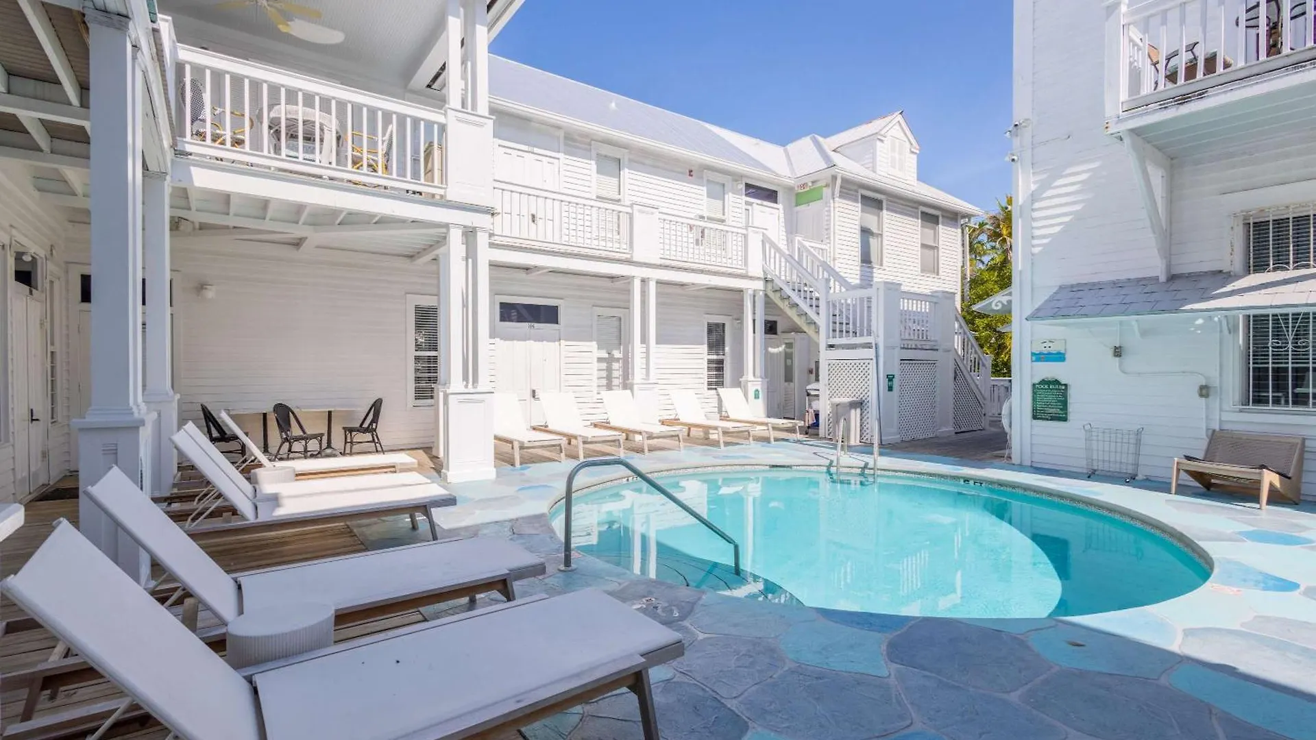 Inn Deluxe King With Balcony - At House With Parking! Key West
