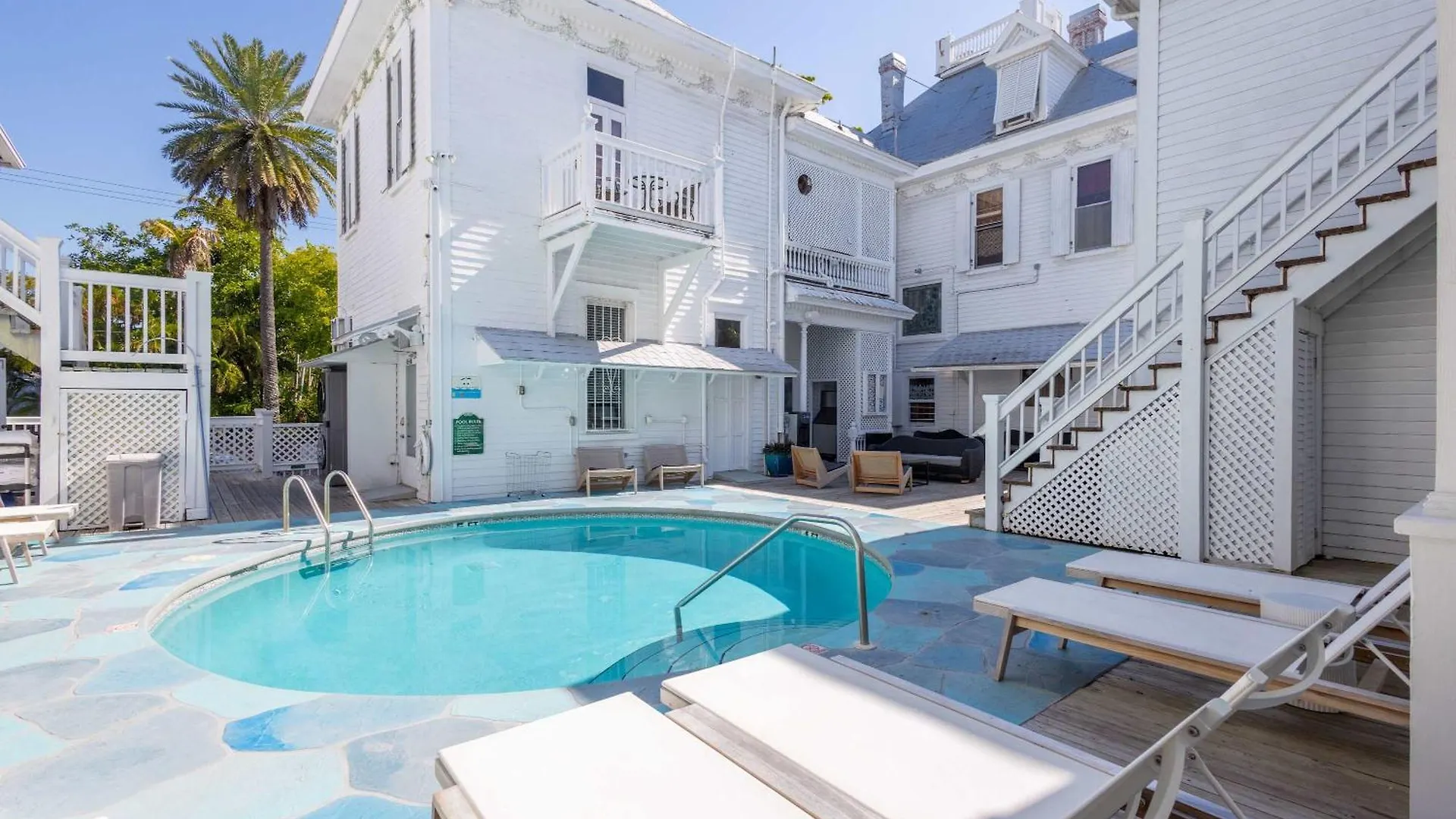 Classic King- Curry Mansion With Heated Pool!