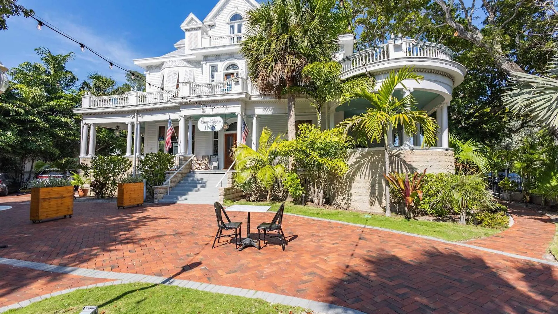 Inn Classic King- Curry Mansion With Heated Pool!