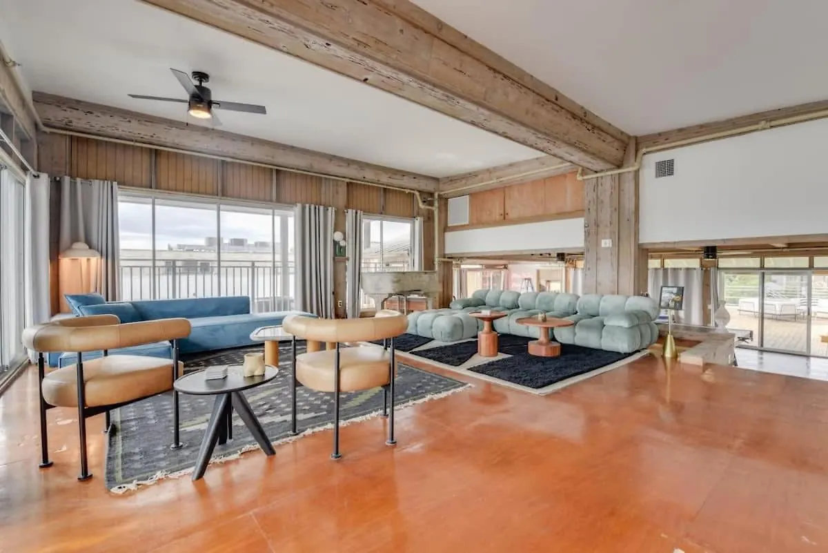 New Kamp - Rooftop Penthouse Apartment *