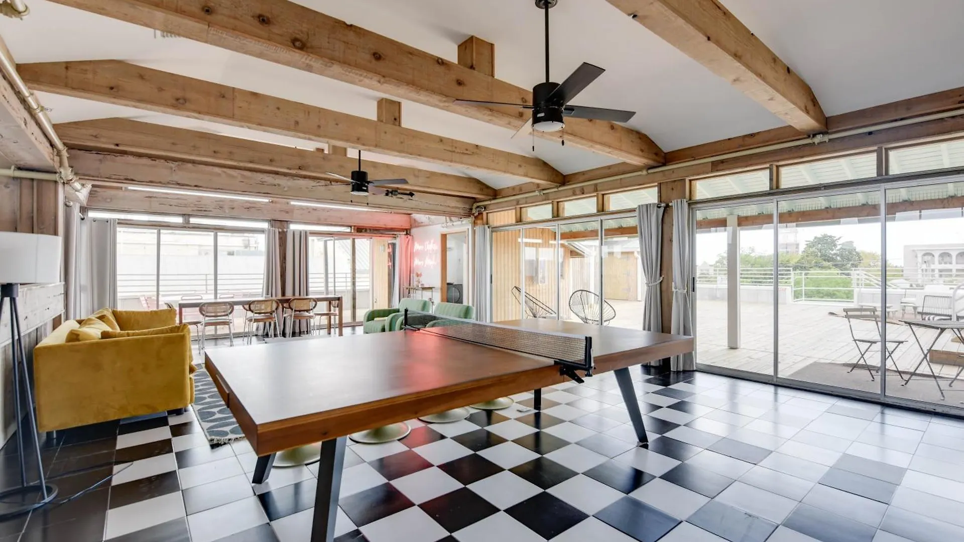 New Kamp - Rooftop Penthouse Apartment *