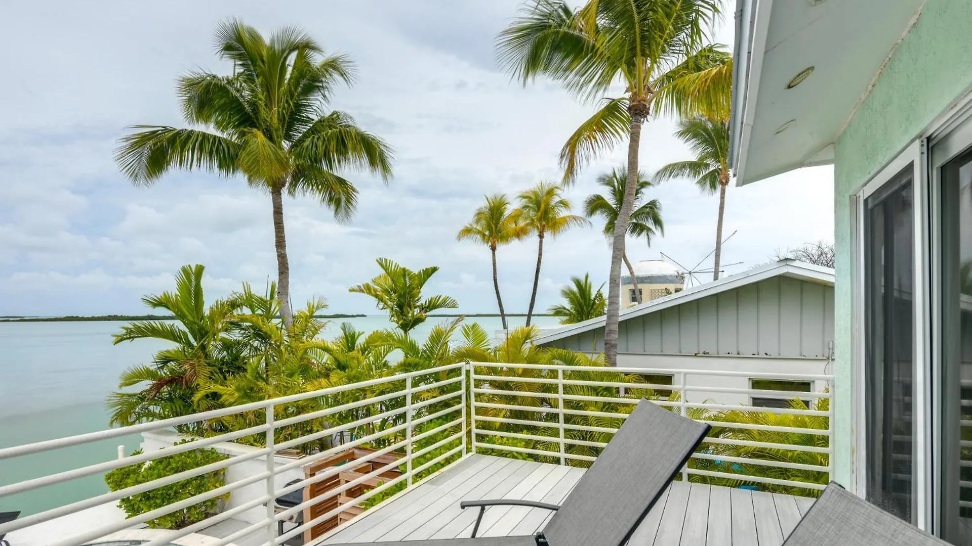 Dock And Balcony Serene Big Coppitt Key Escape Holiday home *