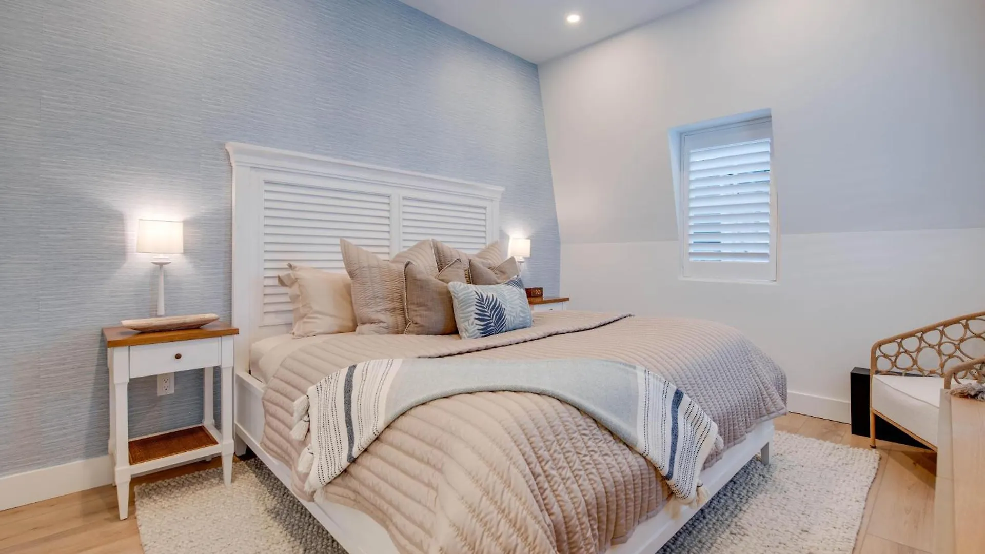 The Penthouse At Custom House Apartment